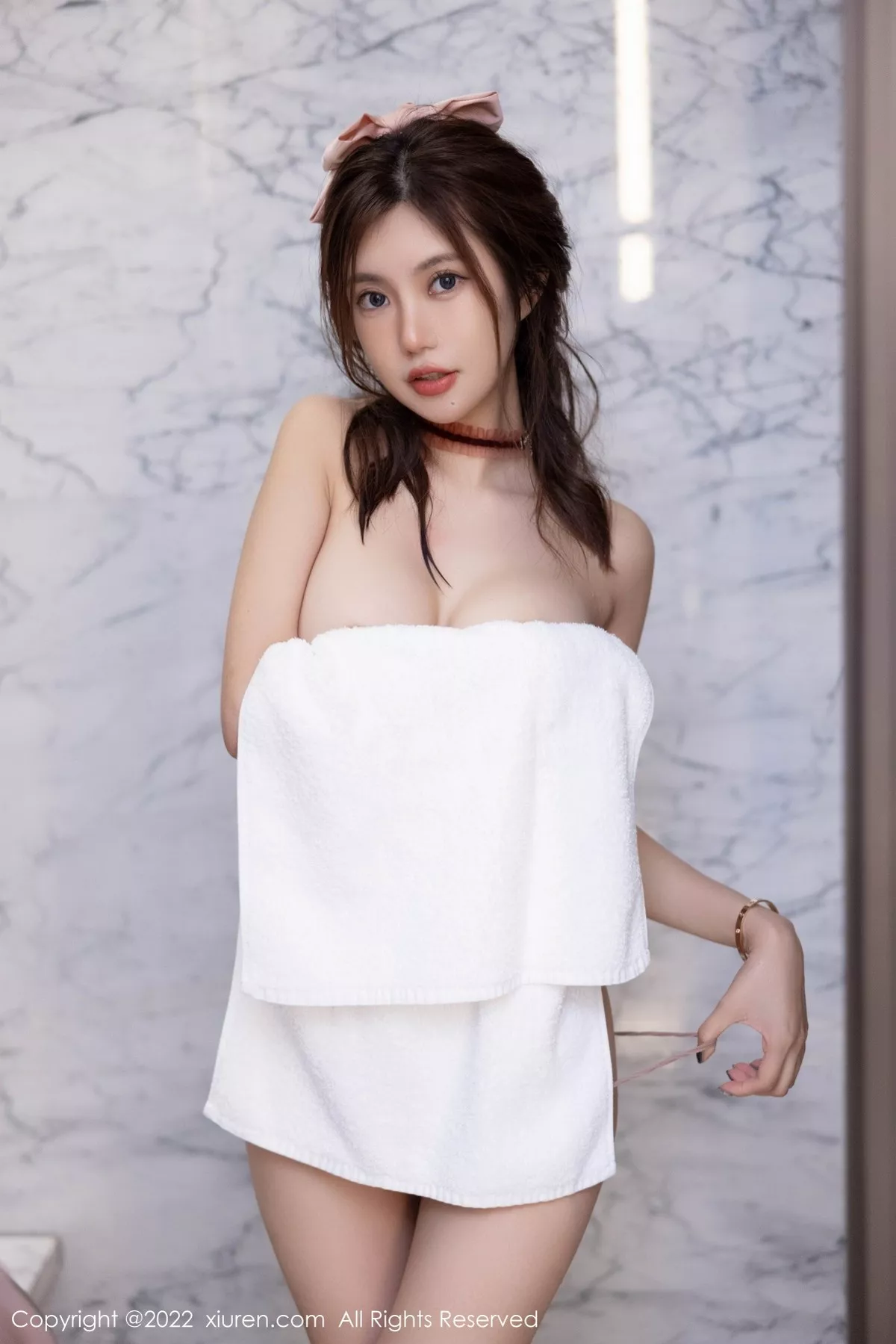 秀人集.com_[XiuRen秀人网]No.5536_女神绮里嘉海南心愿旅拍浴室暖灰蕾丝睡衣秀火辣身材诱惑写真70P