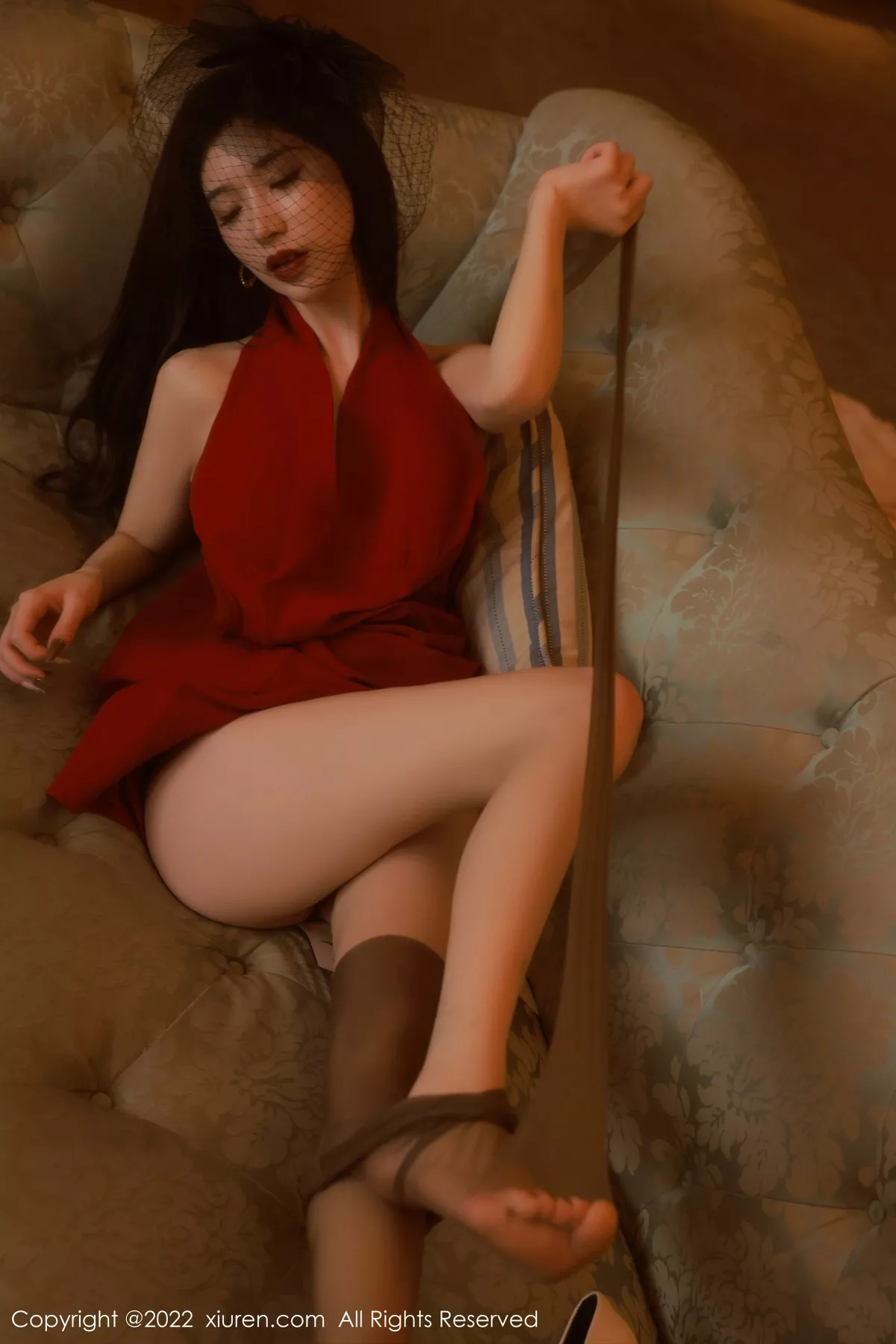 秀人集.com_[XiuRen秀人网]No.5542_模特hebe韩心雨澳门旅拍性感红色长裙配超薄黑丝迷人诱惑写真56P