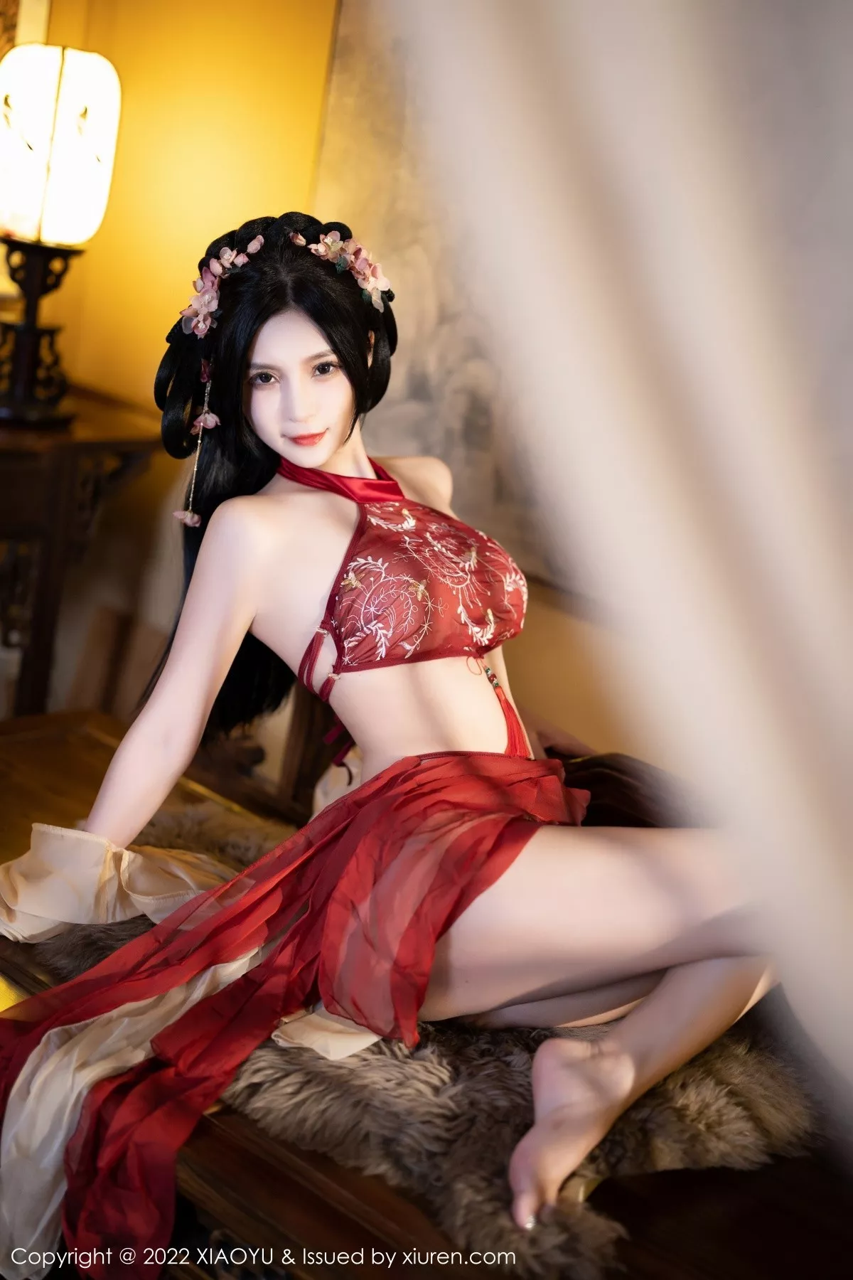 秀人集.com_[XiaoYu画语界]Vol.858_模特小蛮妖Yummy杭州旅拍红色丝绸古装服露白嫩肌肤诱惑写真81P