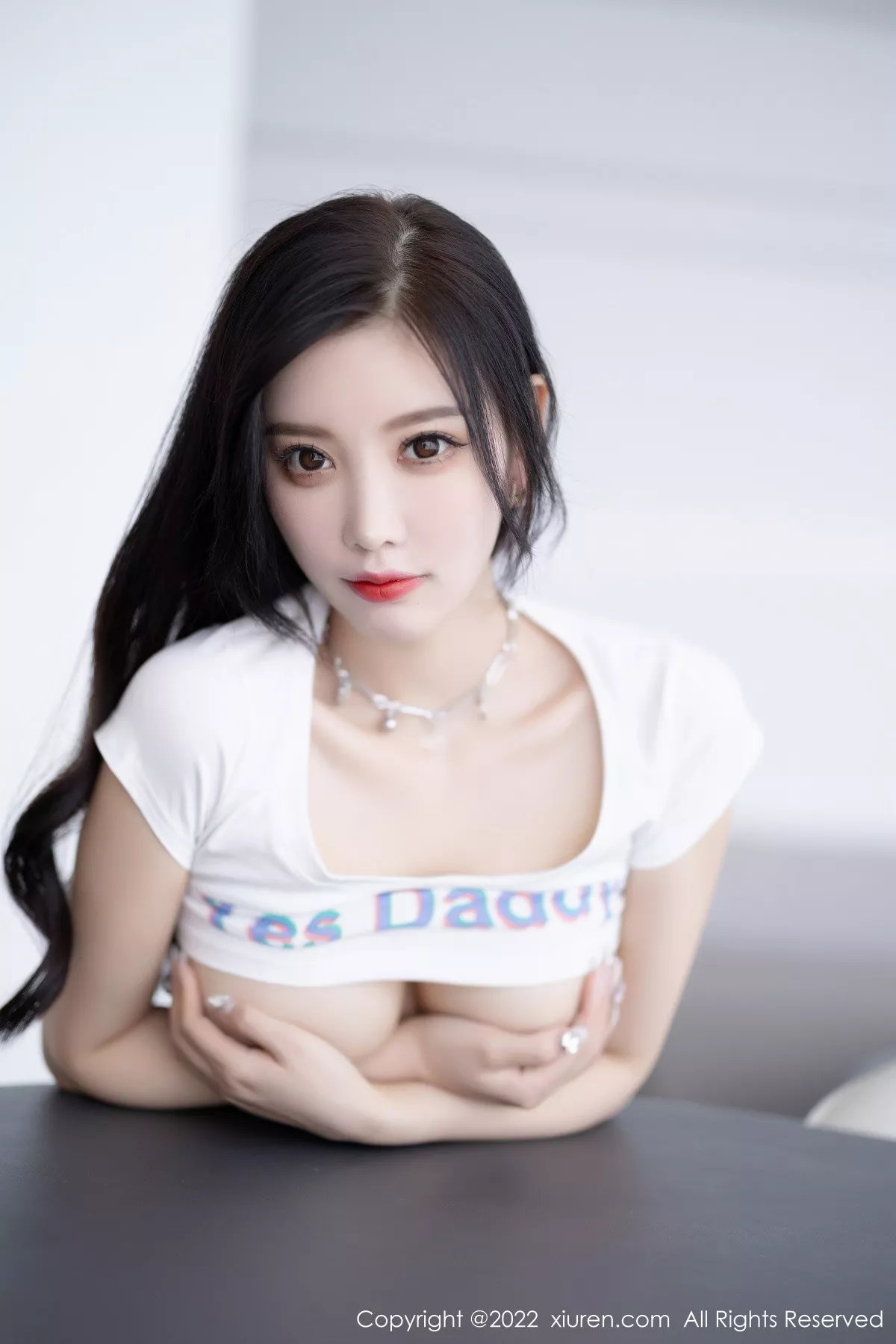 秀人集.com_[XiuRen秀人网]No.5551_女神杨晨晨Yome白色半截上衣配牛仔超短裤秀丰腴身材诱惑写真72P