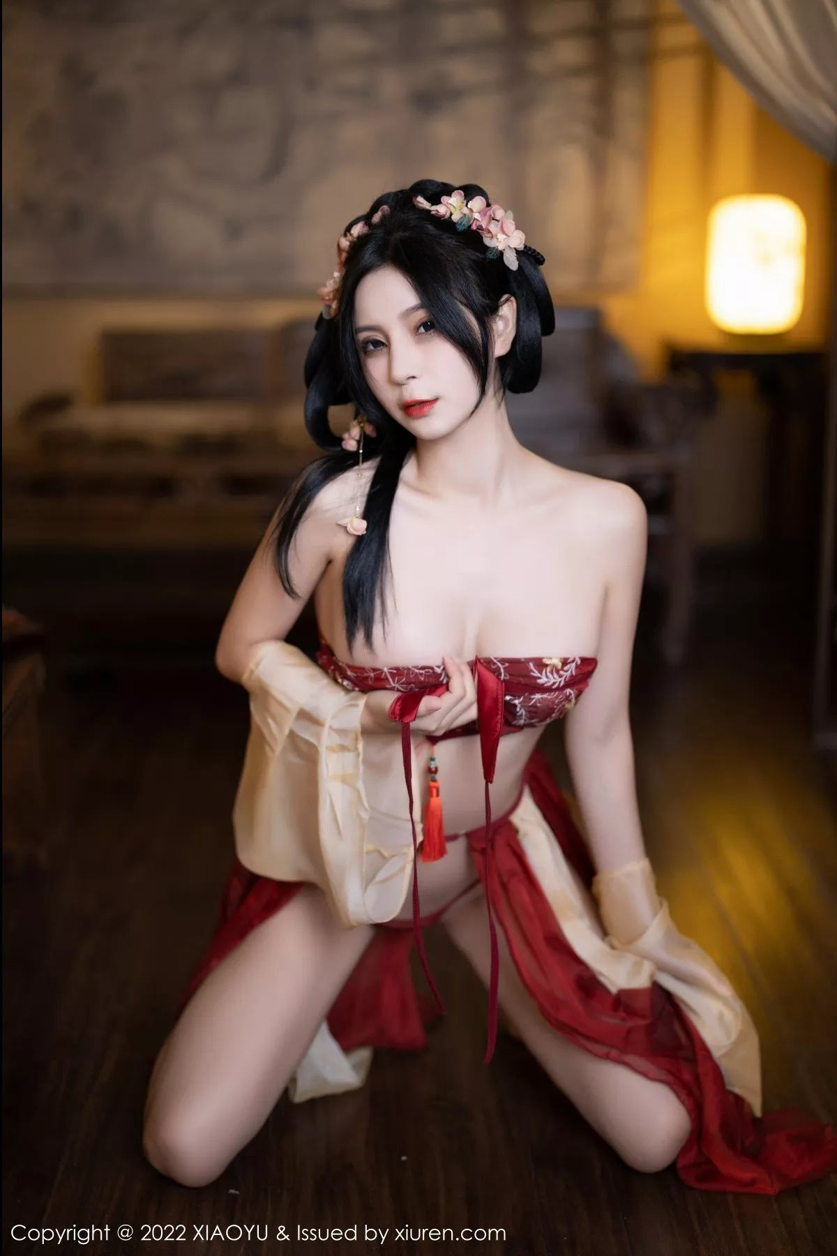 秀人集.com_[XiaoYu画语界]Vol.858_模特小蛮妖Yummy杭州旅拍红色丝绸古装服露白嫩肌肤诱惑写真81P