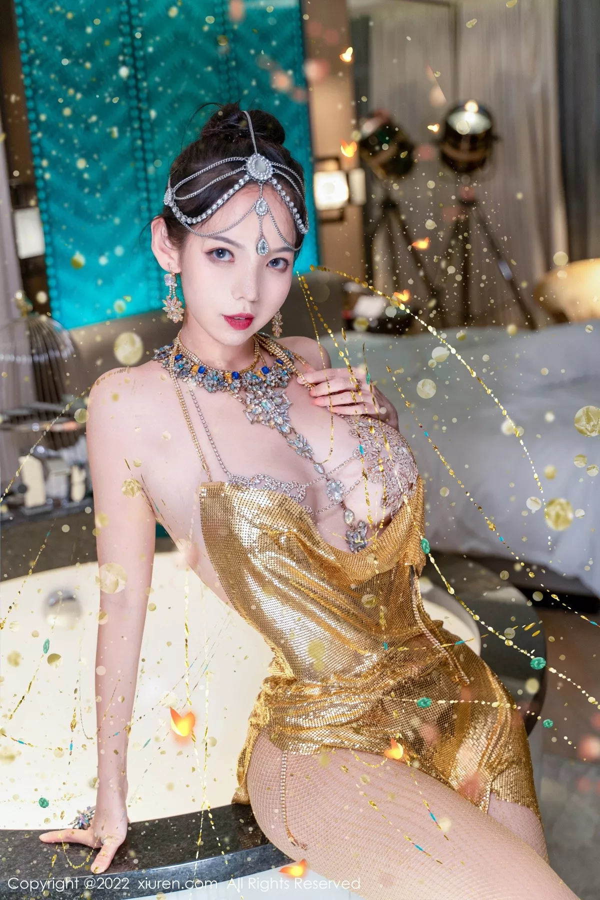 秀人集.com_[XiuRen秀人网]No.5559_模特大美妞儿黄金甲主题性感情趣吊带真空秀豪乳翘臀诱惑写真62P