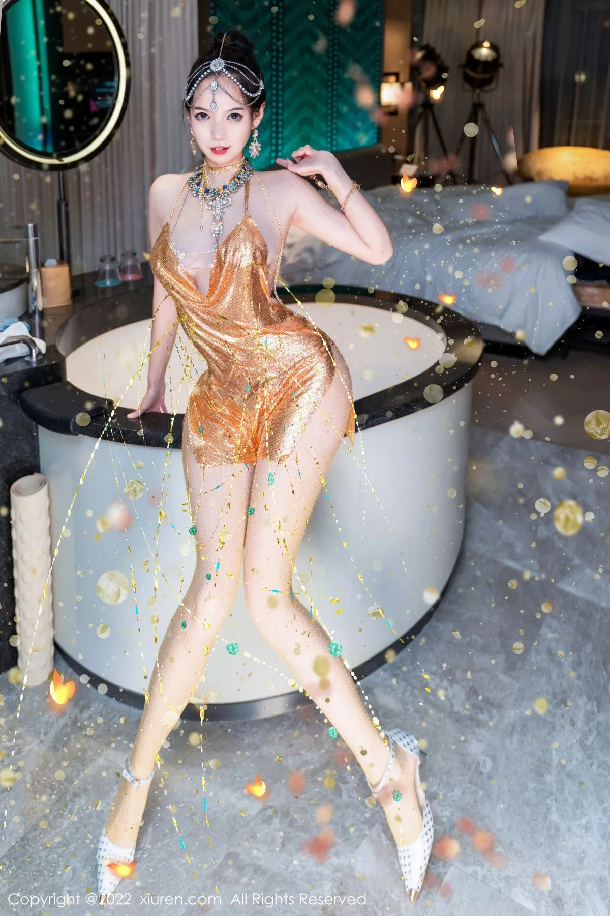 秀人集.com_[XiuRen秀人网]No.5559_模特大美妞儿黄金甲主题性感情趣吊带真空秀豪乳翘臀诱惑写真62P