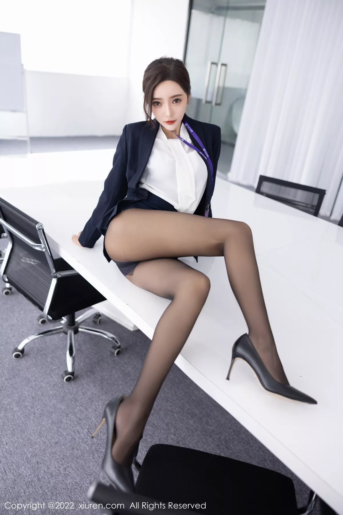 秀人集.com_[XiuRen秀人网]No.5563_女神王馨瑶yanni脱OL职业装露性感灰色内衣配超薄黑丝诱惑写真80P