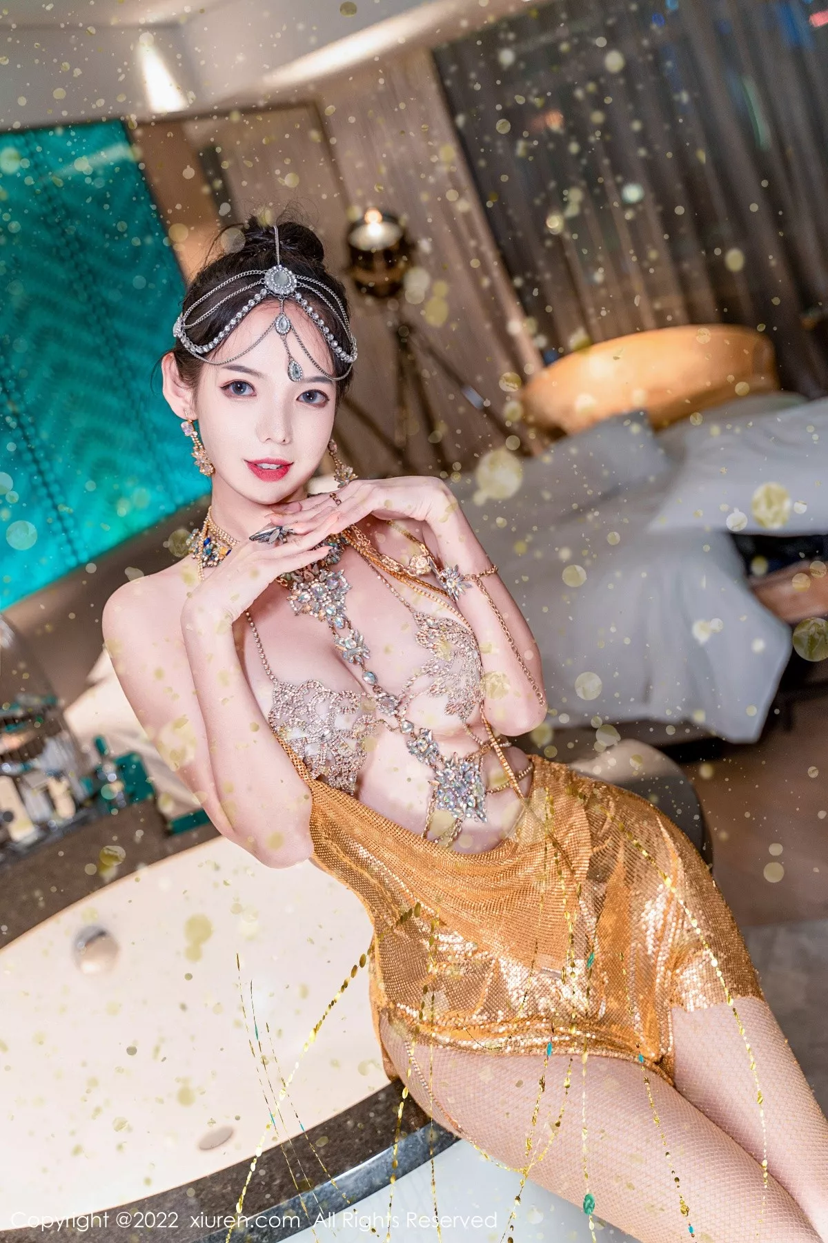 秀人集.com_[XiuRen秀人网]No.5559_模特大美妞儿黄金甲主题性感情趣吊带真空秀豪乳翘臀诱惑写真62P