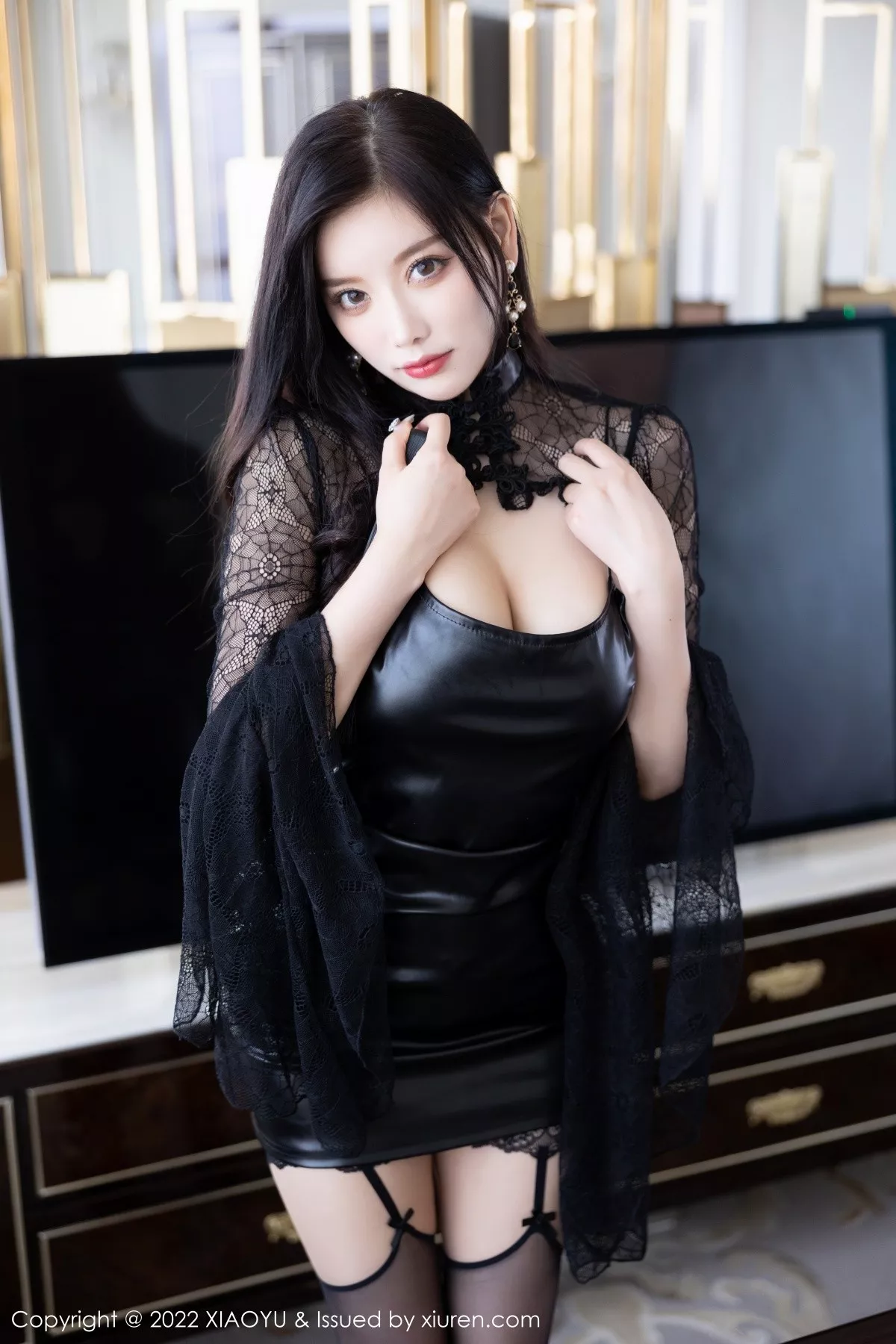 秀人集.com_[XiaoYu画语界]Vol.861_女神杨晨晨Yome黑色皮质吊带短裙半脱露黑色蕾丝内衣诱惑写真86P