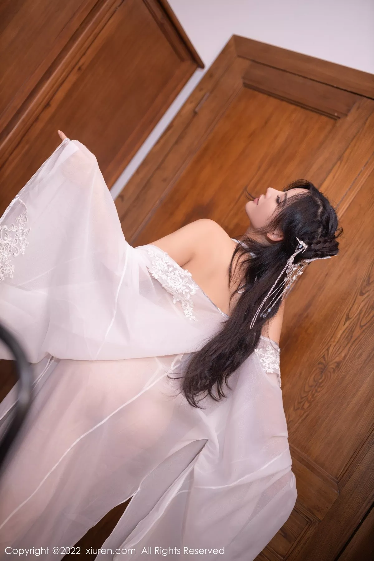 秀人集.com_[XiuRen秀人网]No.5573_模特就是阿朱啊嫦娥装扮中秋主题白色服饰秀曼妙身姿诱惑写真85P