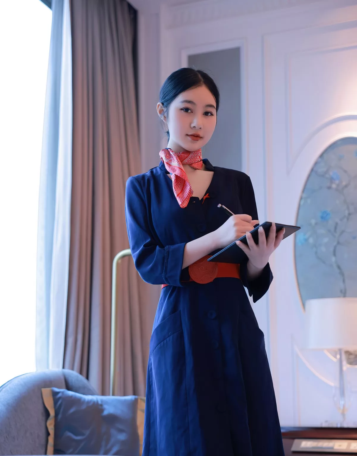 秀人集.com_[XiuRen秀人网]No.5579_模特谢晚晚澳门旅拍深蓝色空姐制服半脱露蕾丝内衣诱惑写真61P