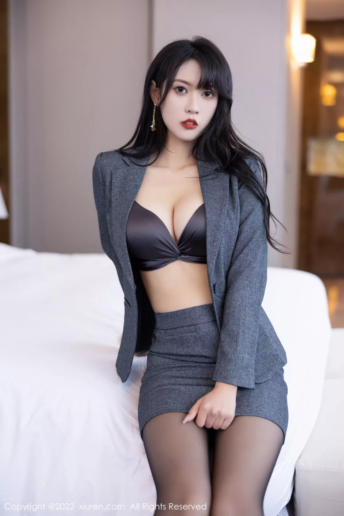 秀人集.com_[XiuRen秀人网]No.5575_新人模特林子遥灰色Ol制服装露性感内衣超薄黑丝撩人诱惑写真86P
