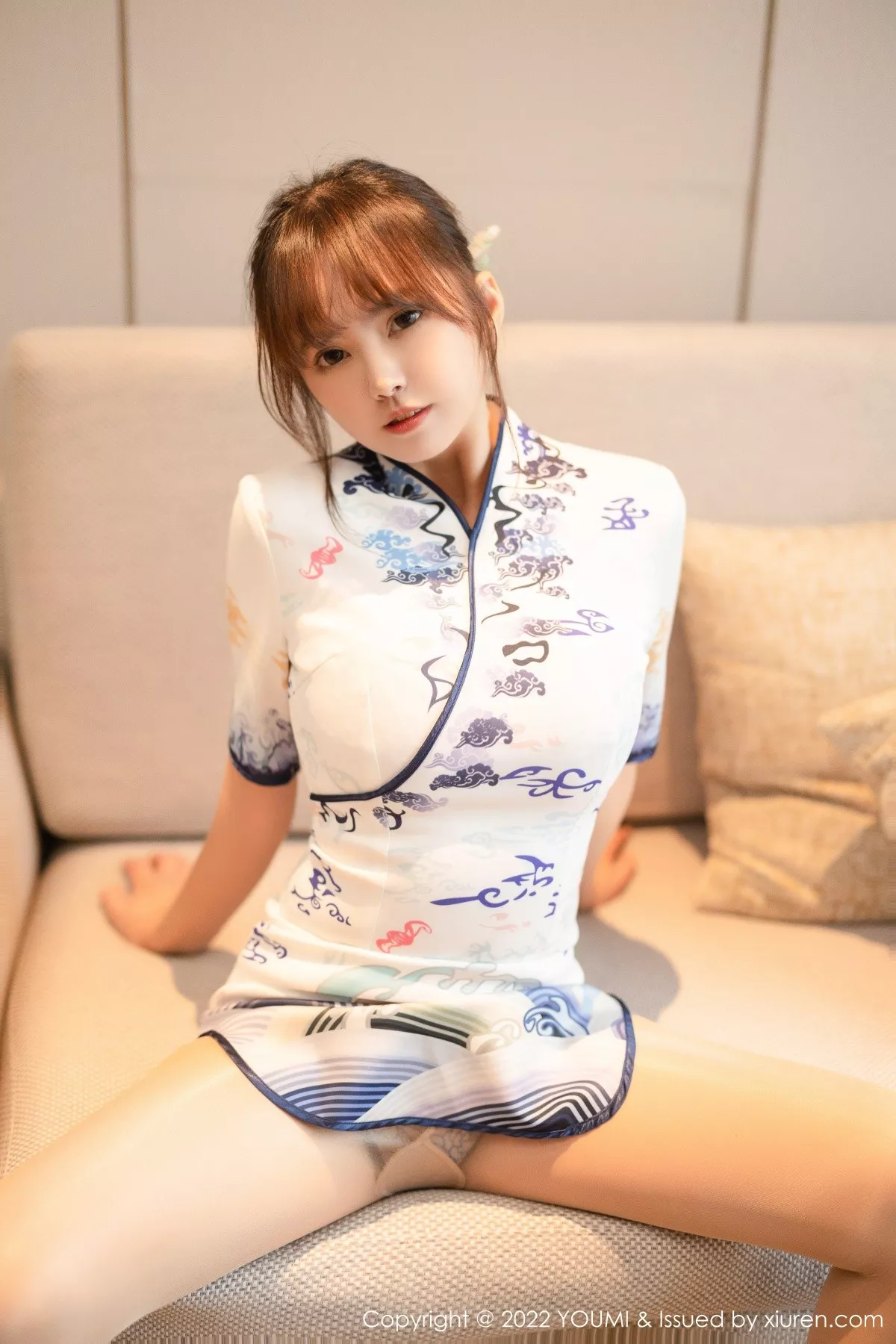 秀人集.com_[YouMi尤蜜荟]Vol.842_模特张思允Nice性感图案旗袍半脱露浅色带蓝丝内衣迷人诱惑写真80P