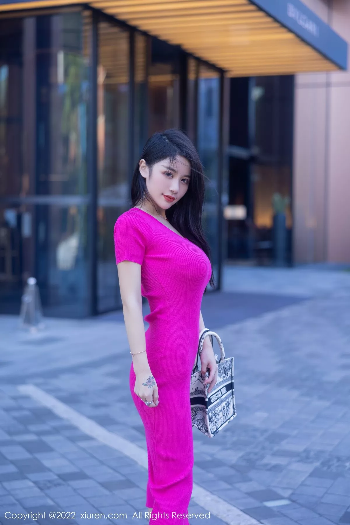 秀人集.com_[XiuRen秀人网]No.5582_模特美七Mia西双版纳旅拍性感粉红连衣长裙秀惹火身材诱惑写真81P