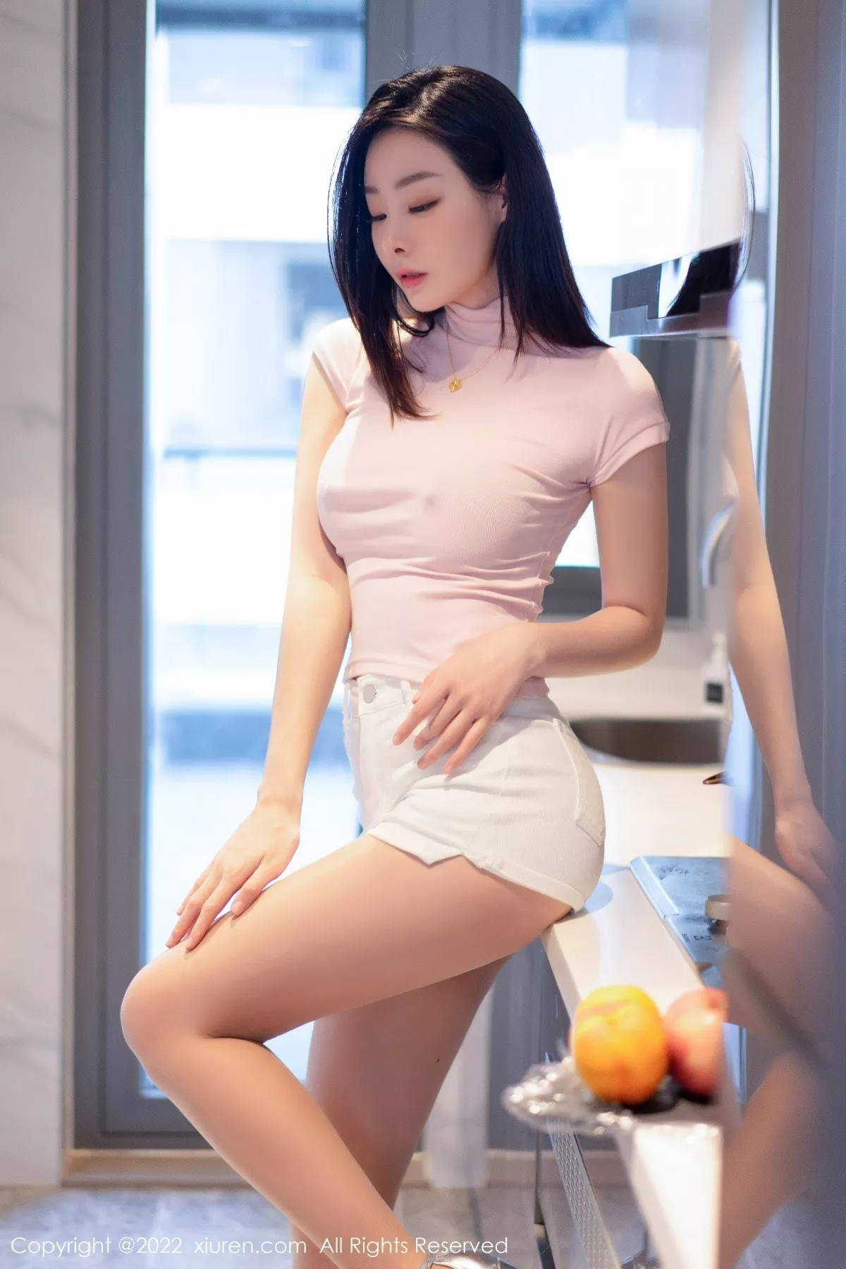 秀人集.com_[XiuRen秀人网]No.5593_模特是小逗逗粉色真空上衣配白短裤半脱露超薄无内肉丝诱惑写真77P