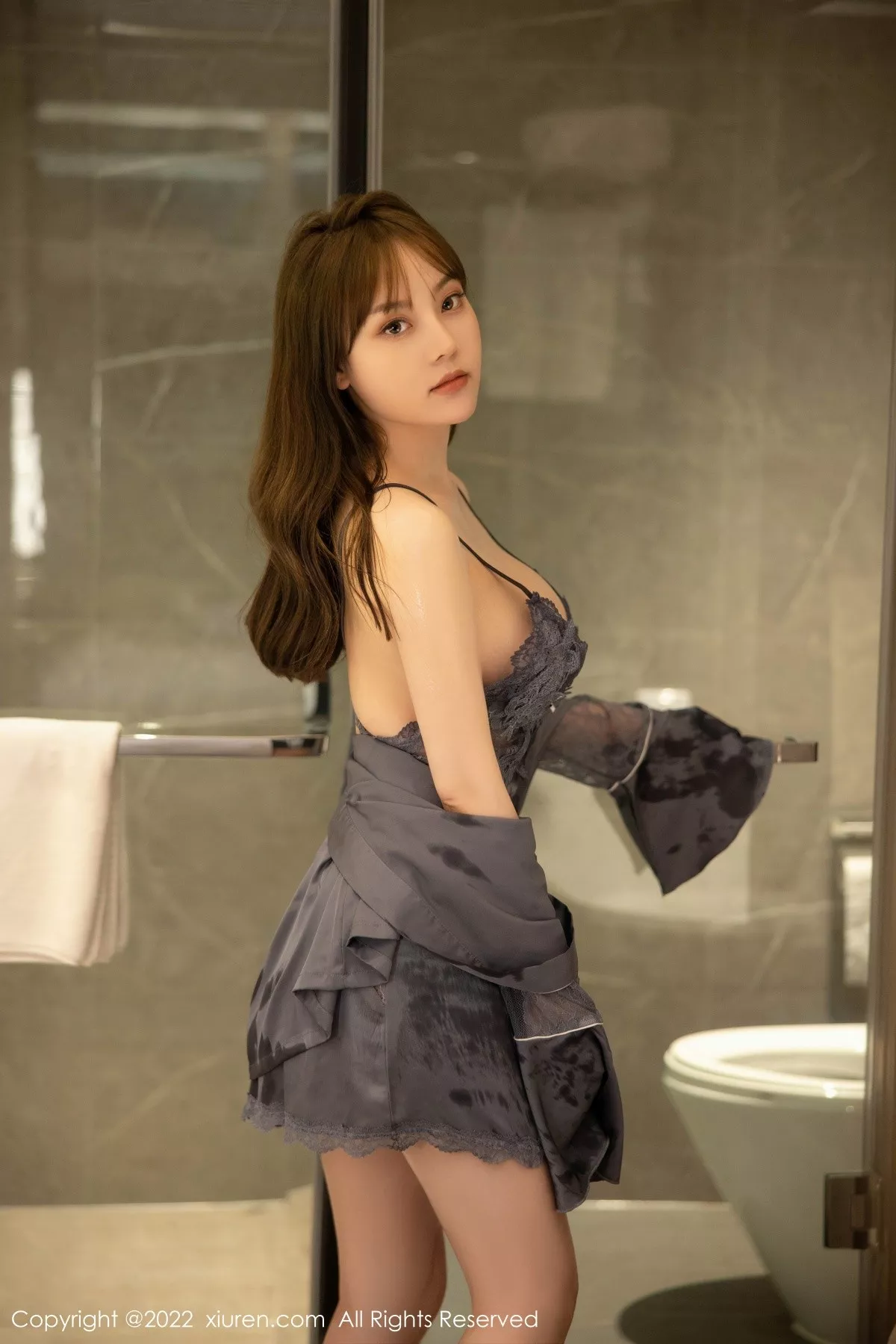秀人集.com_[XiuRen秀人网]No.5596_模特豆瓣酱浴室场景性感灰色轻透睡裙露傲人豪乳惹火诱惑写真82P
