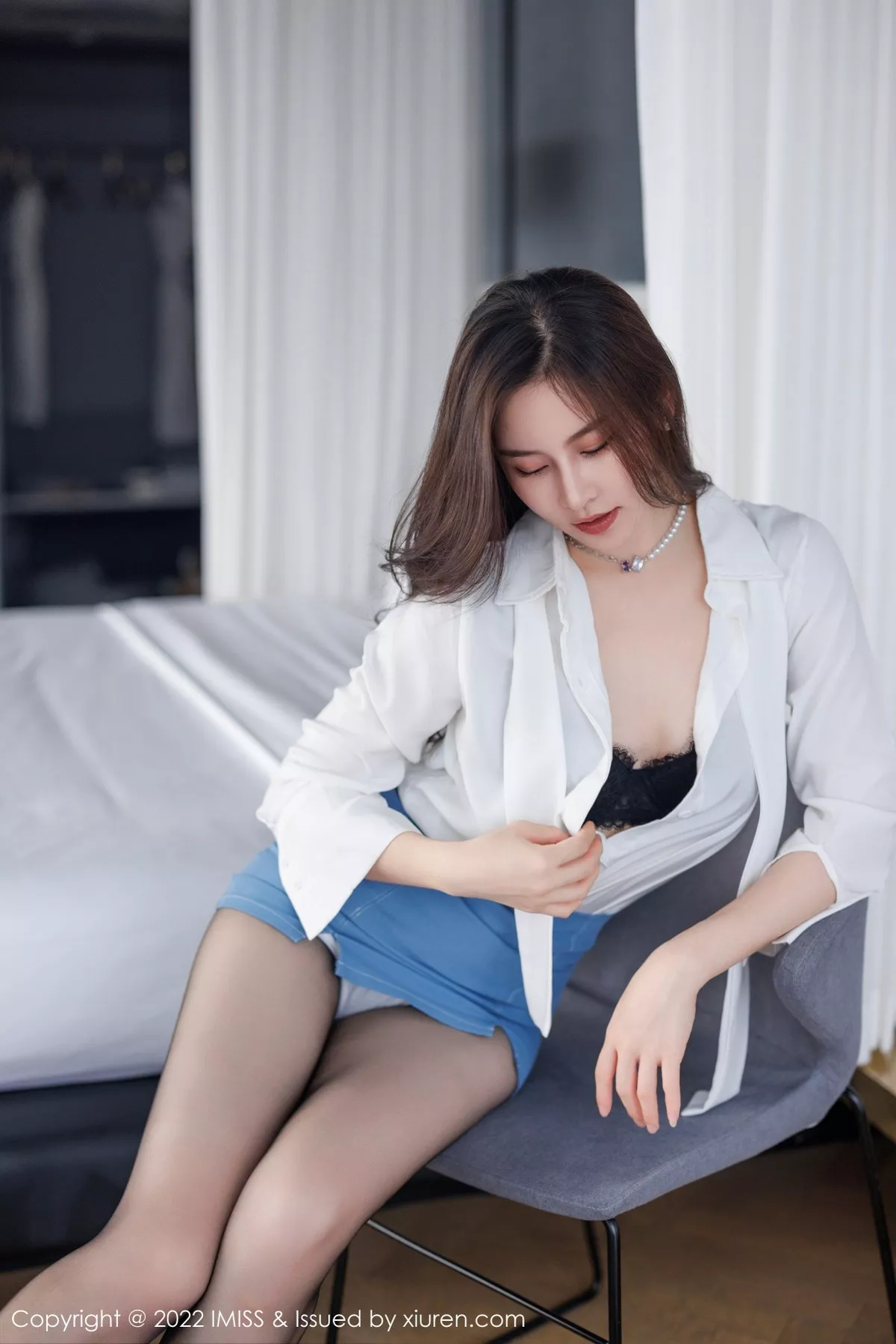 秀人集.com_[IMISS爱蜜社]Vol.700_美女Vanessa性感白T配蓝短裙露蕾丝内衣配超薄黑丝诱惑写真68P