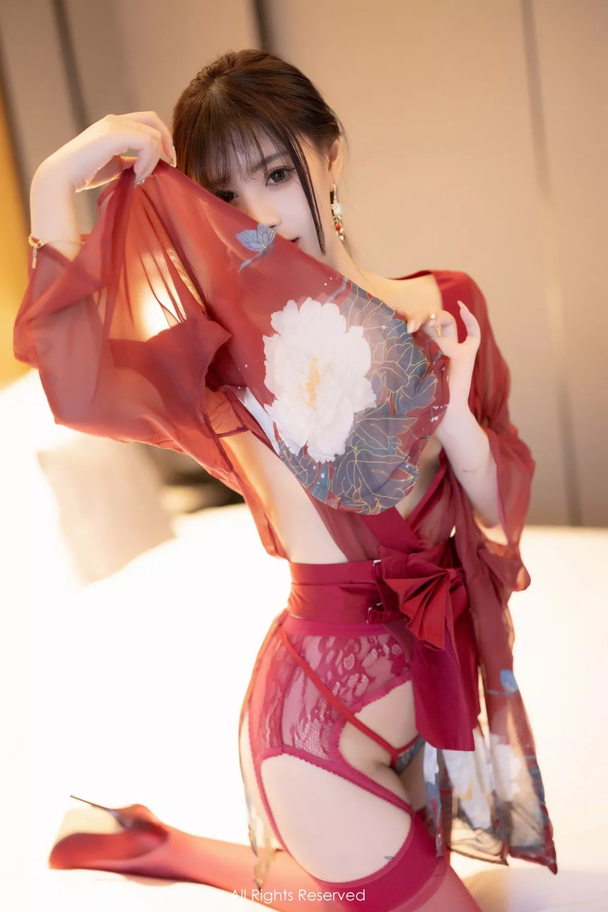 秀人集.com_[XiuRen秀人网]No.5606_模特张欣欣性感红色轻透薄纱服配红丝吊袜秀苗条身材诱惑写真80P