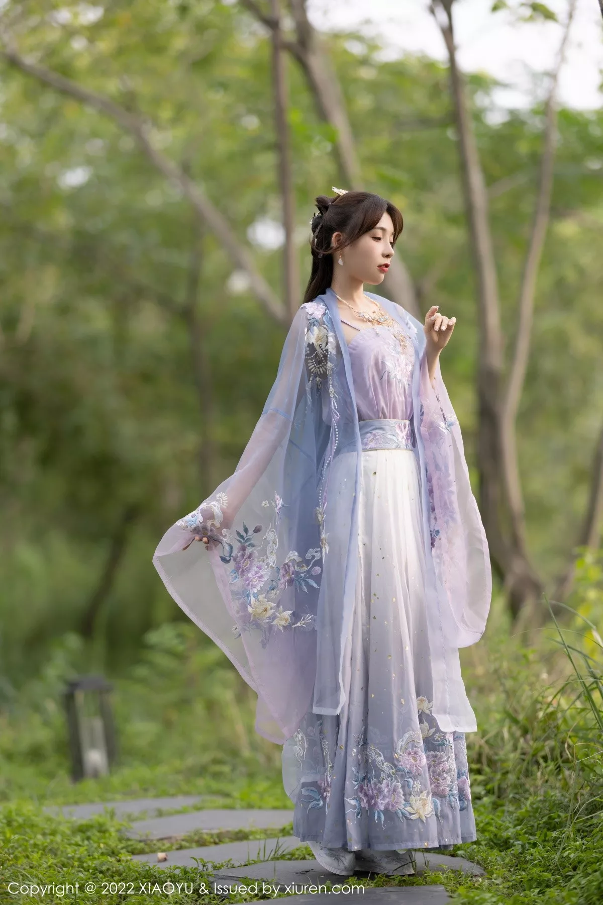 秀人集.com_[XiaoYu画语界]Vol.866_女神徐莉芝Booty杭州旅拍浅紫色古装服配超薄无内肉丝诱惑写真94P