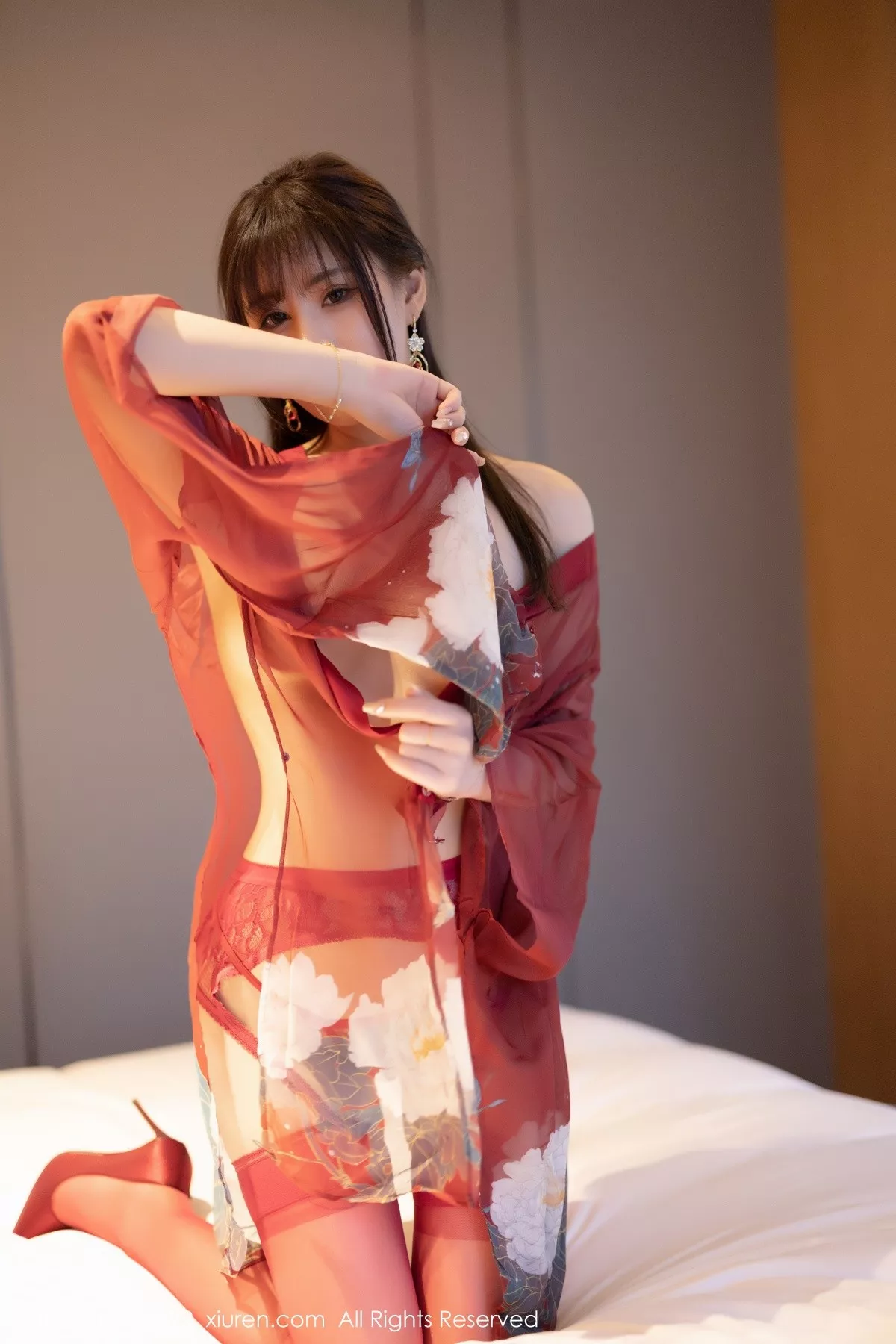 秀人集.com_[XiuRen秀人网]No.5606_模特张欣欣性感红色轻透薄纱服配红丝吊袜秀苗条身材诱惑写真80P