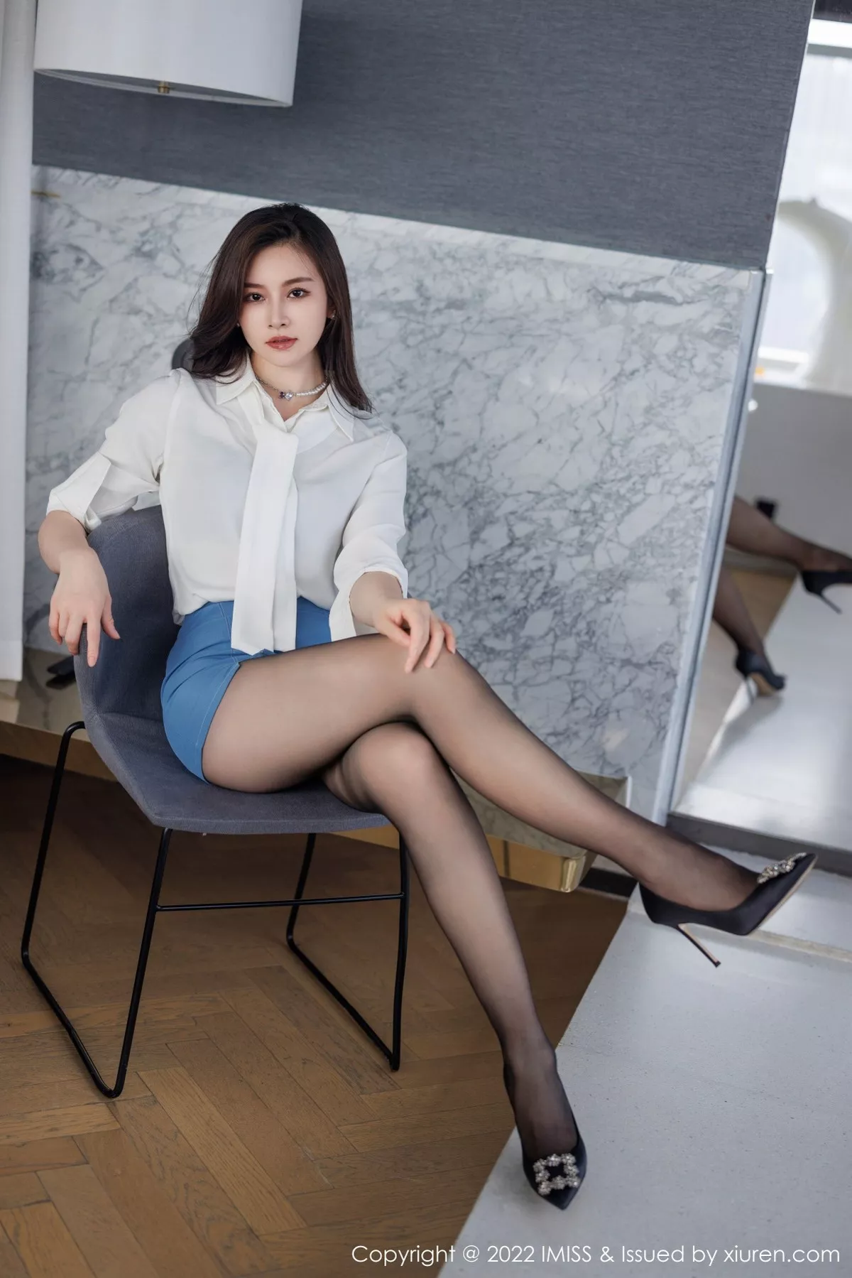 秀人集.com_[IMISS爱蜜社]Vol.700_美女Vanessa性感白T配蓝短裙露蕾丝内衣配超薄黑丝诱惑写真68P