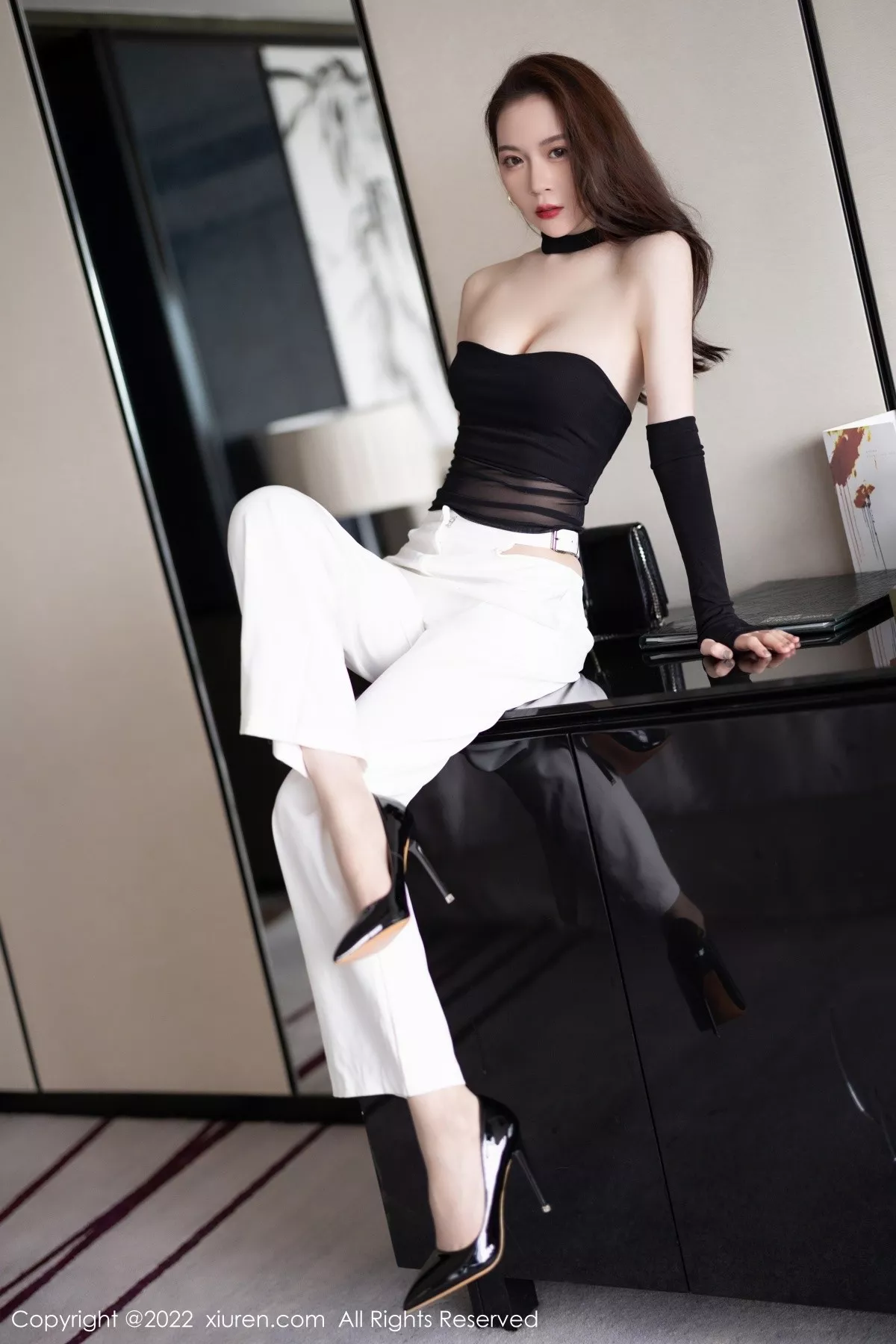 秀人集.com_[XiuRen秀人网]No.5487_模特梦心玥黑色轻透露肩网纱配白长裤半脱秀曼妙身姿诱惑写真80P