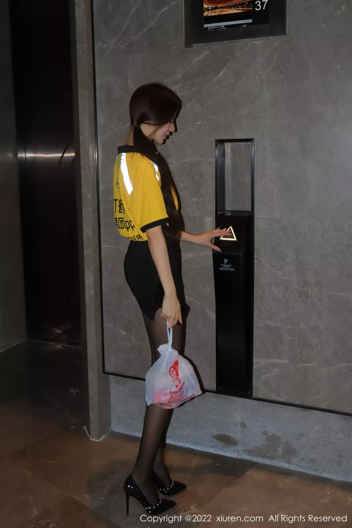 秀人集.com_[XiuRen秀人网]No.5481_模特hebe韩心雨外卖员角色扮演黑色短裙配超薄黑丝魅惑写真81P