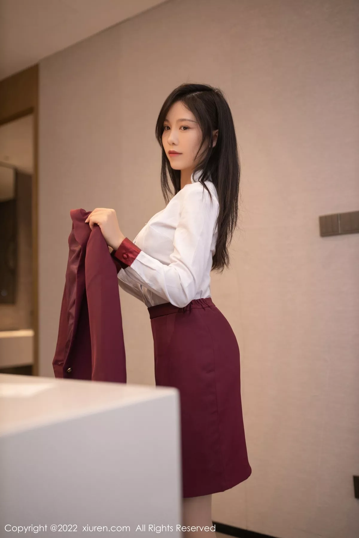 秀人集.com_[XiuRen秀人网]No.5485_模特利世私房性感空姐制服半脱露暗红色蕾丝内衣迷人诱惑写真83P