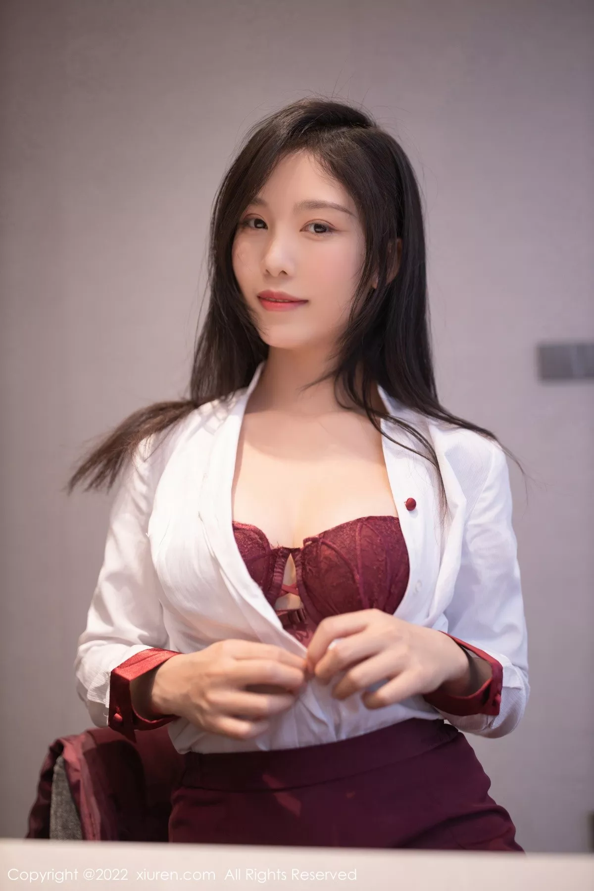 秀人集.com_[XiuRen秀人网]No.5485_模特利世私房性感空姐制服半脱露暗红色蕾丝内衣迷人诱惑写真83P