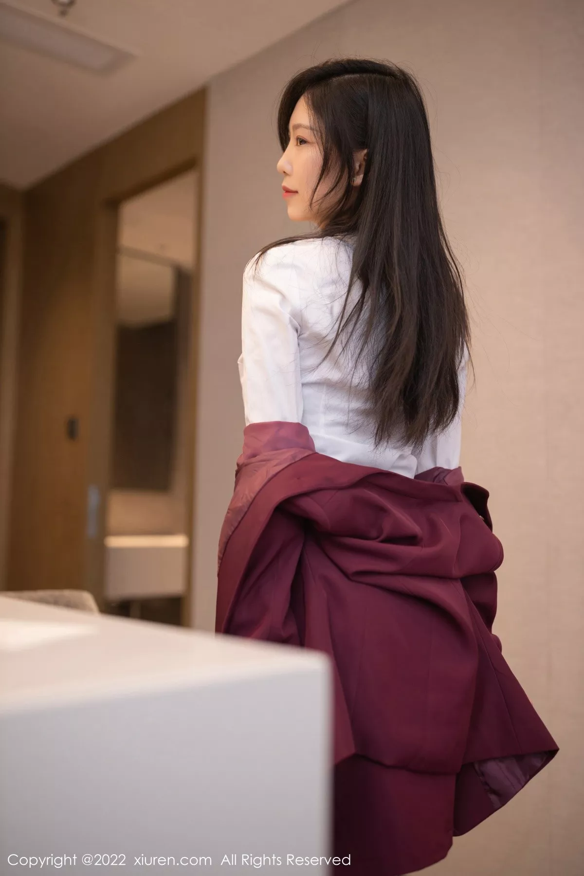 秀人集.com_[XiuRen秀人网]No.5485_模特利世私房性感空姐制服半脱露暗红色蕾丝内衣迷人诱惑写真83P