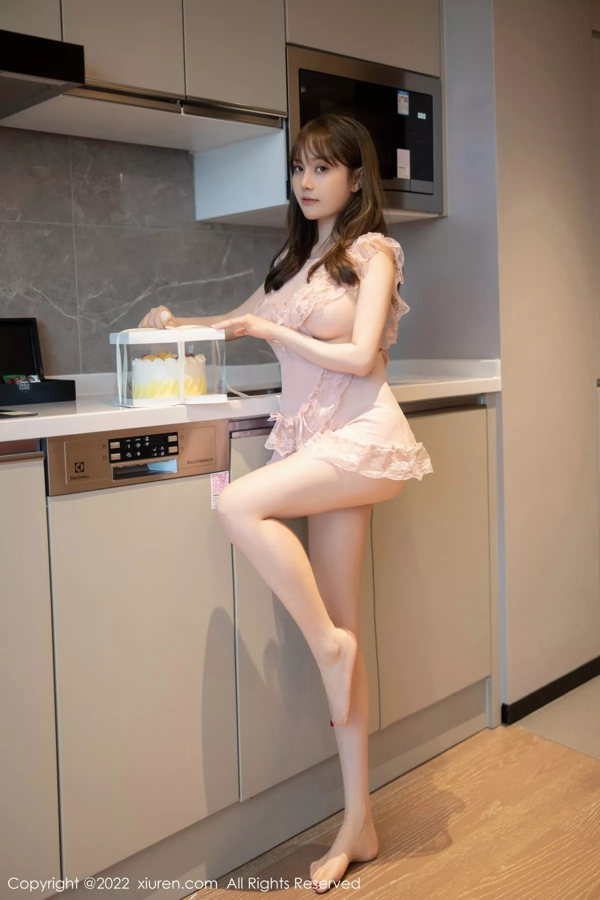 秀人集.com_[XiuRen秀人网]No.5497_模特豆瓣酱私房性感粉色轻透睡裙真空秀豪乳翘臀惹火诱惑写真90P