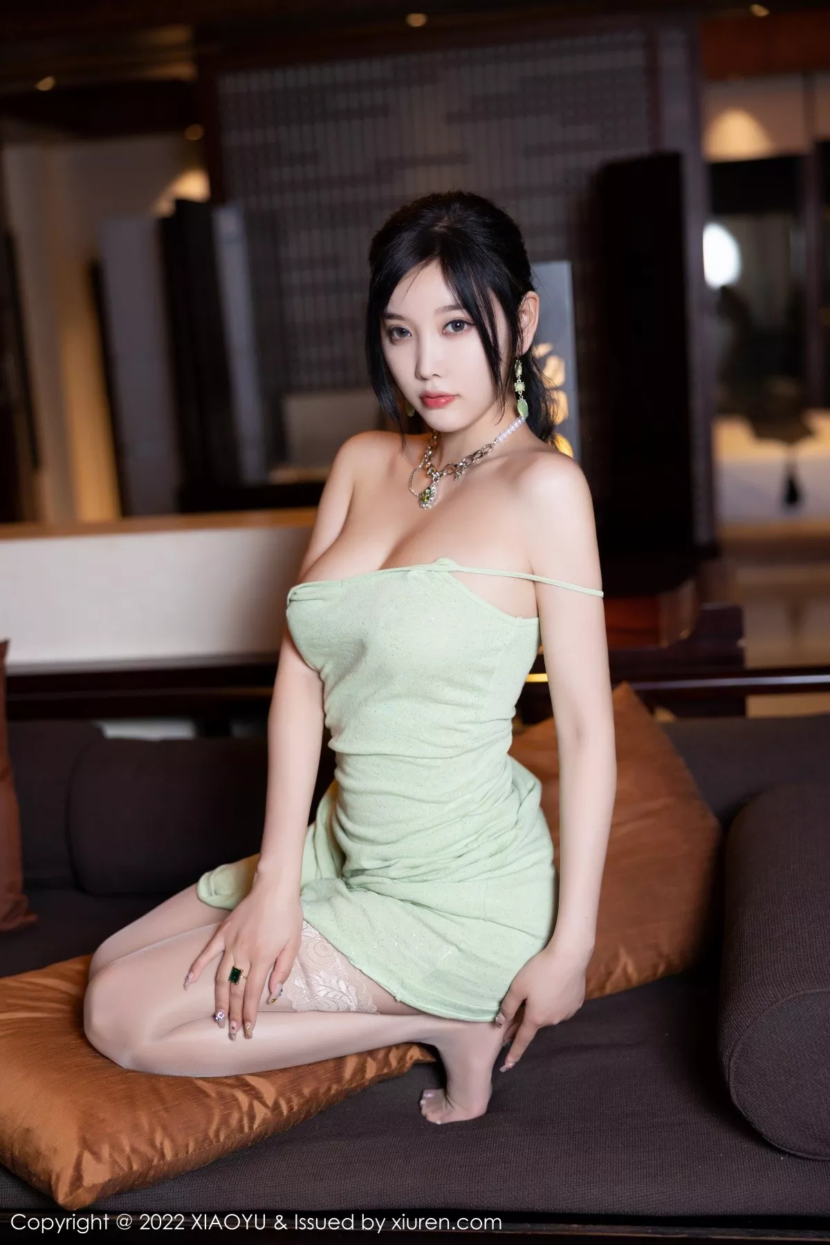 秀人集.com_[XiaoYu画语界]Vol.851_女神杨晨晨Yome白色露肩连衣裙+淡绿吊带裙秀完美身材诱惑写真80P