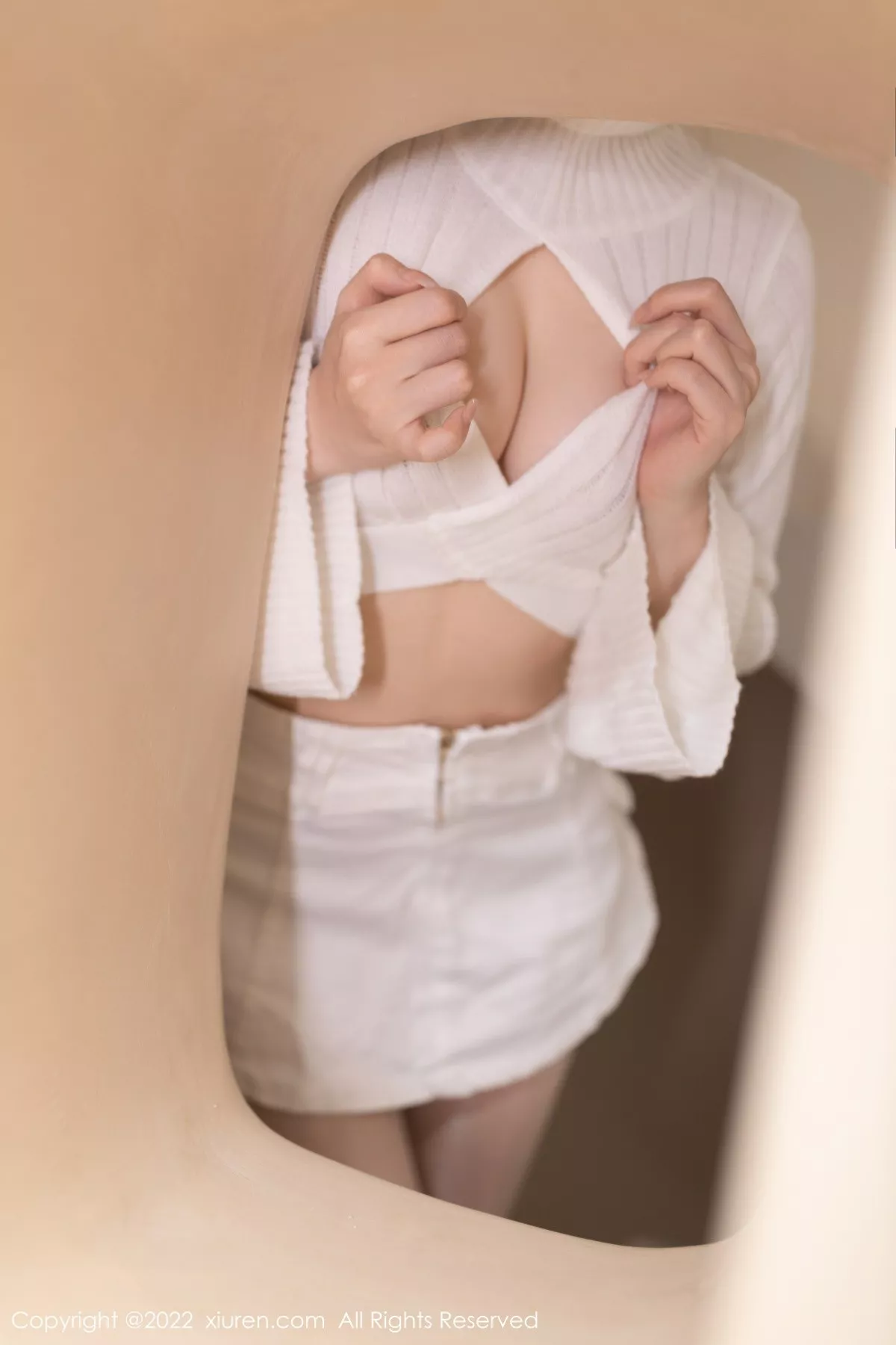 秀人集.com_[XiuRen秀人网]No.5503_模特鱼子酱Fish纯白轻透上衣配白短裙露闪亮开档肉丝诱惑写真81P