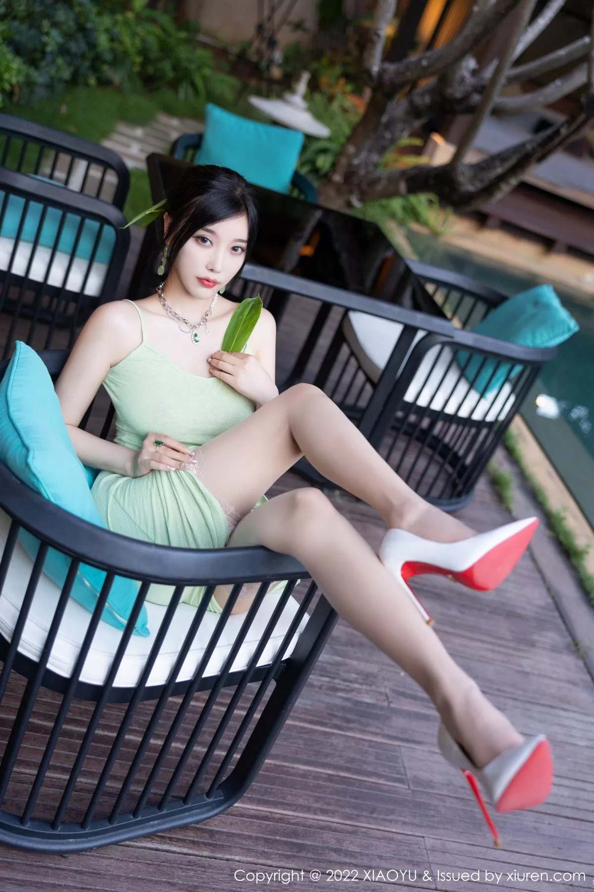 秀人集.com_[XiaoYu画语界]Vol.851_女神杨晨晨Yome白色露肩连衣裙+淡绿吊带裙秀完美身材诱惑写真80P