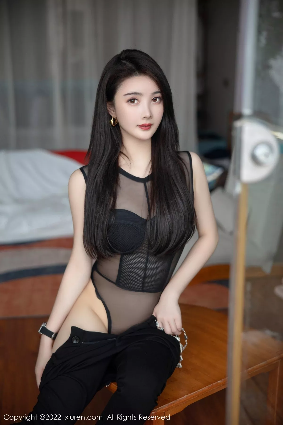 秀人集.com_[XiuRen秀人网]No.5505_模特Summer宝宝私房半脱露黑色轻透服饰秀曼妙身姿诱惑写真51P