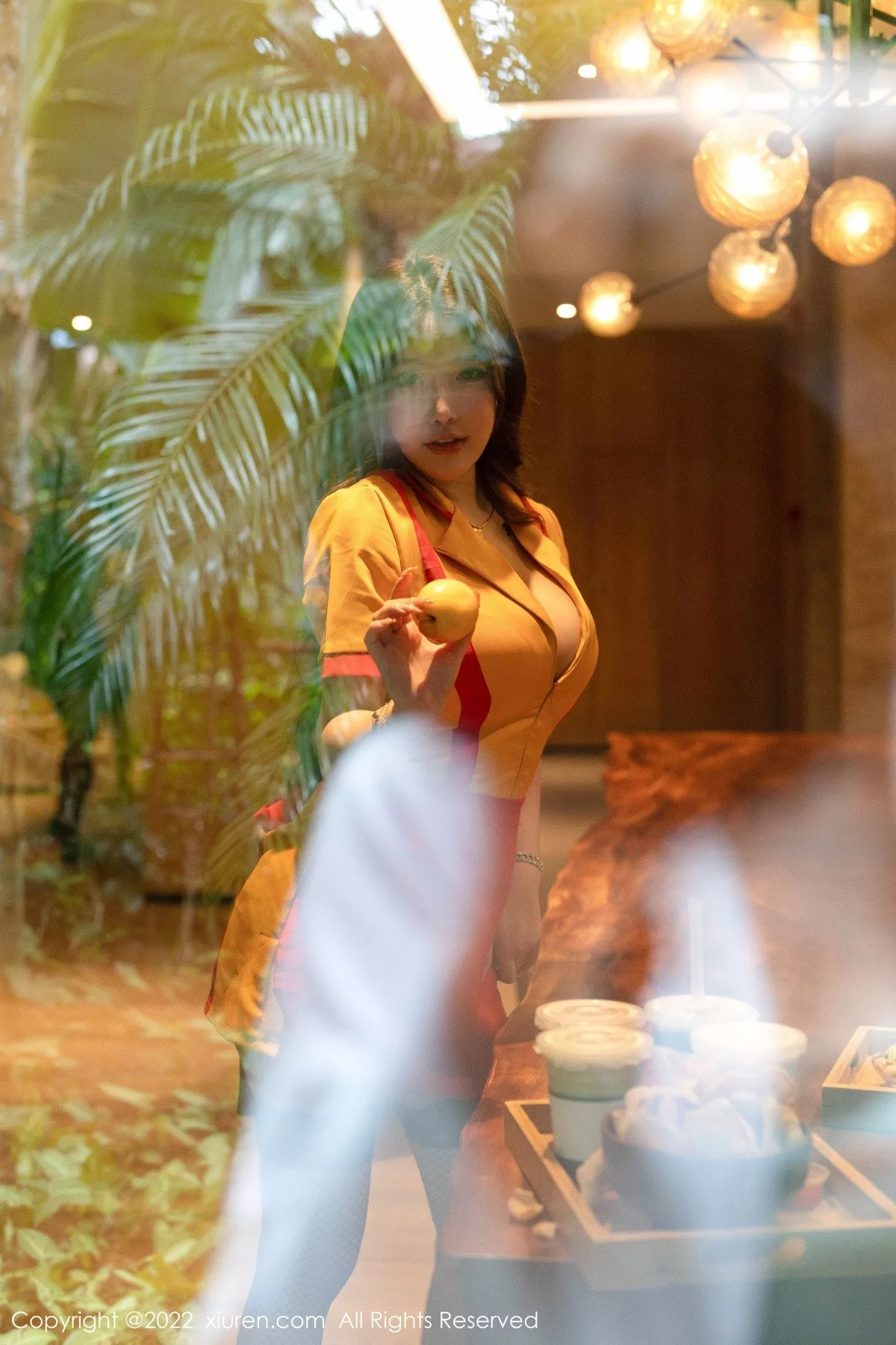 秀人集.com_[XiuRen秀人网]No.5509_模特小海臀Rena海南旅拍服务员制服秀丰满身材撩人诱惑写真56P