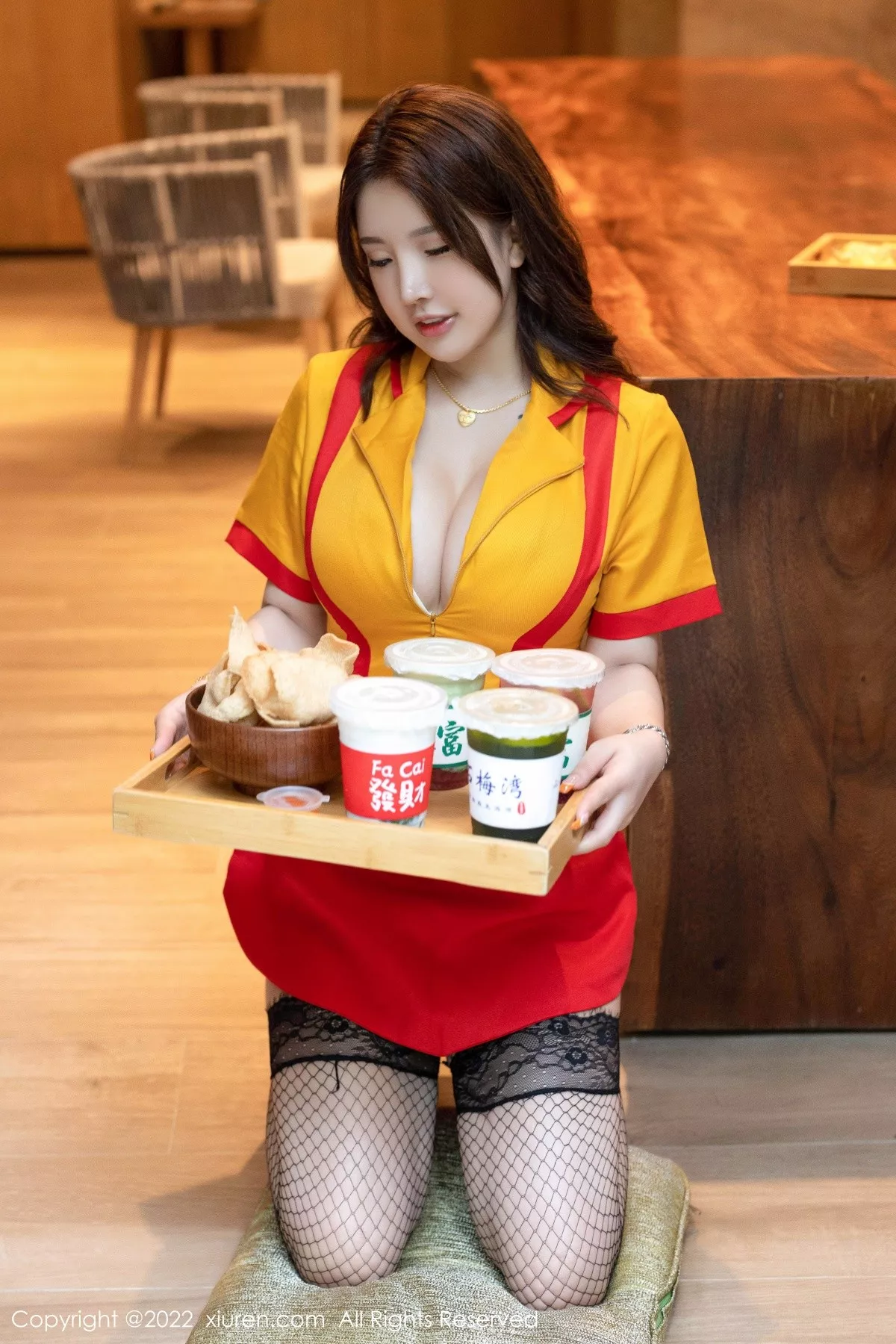 秀人集.com_[XiuRen秀人网]No.5509_模特小海臀Rena海南旅拍服务员制服秀丰满身材撩人诱惑写真56P