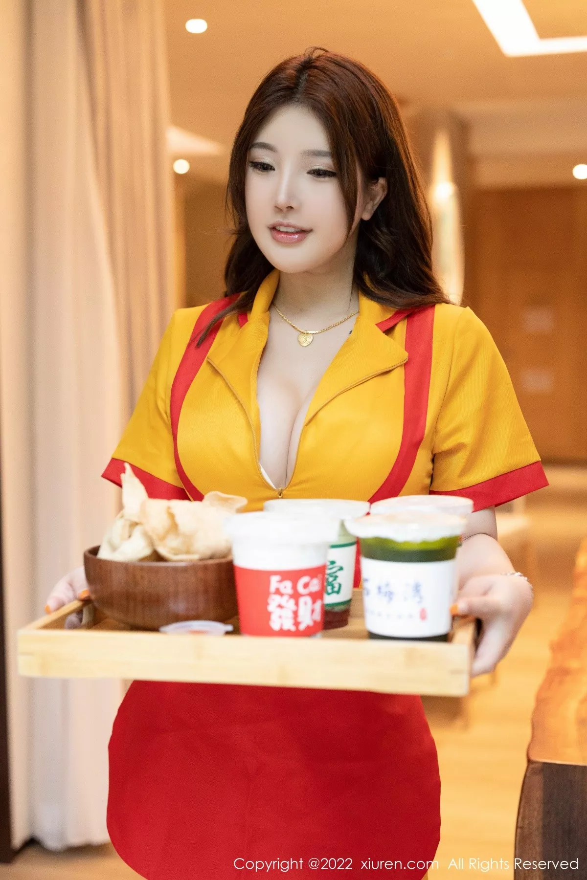 秀人集.com_[XiuRen秀人网]No.5509_模特小海臀Rena海南旅拍服务员制服秀丰满身材撩人诱惑写真56P