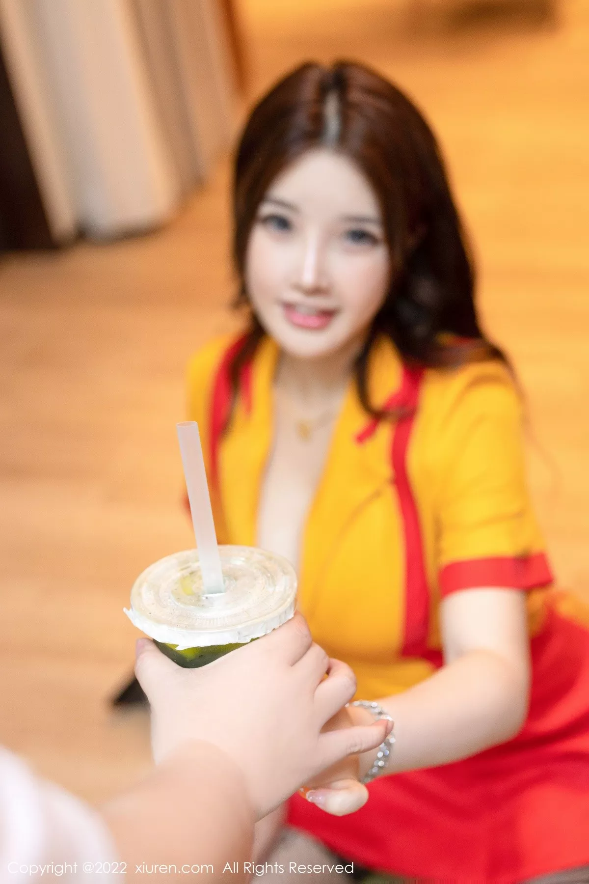 秀人集.com_[XiuRen秀人网]No.5509_模特小海臀Rena海南旅拍服务员制服秀丰满身材撩人诱惑写真56P