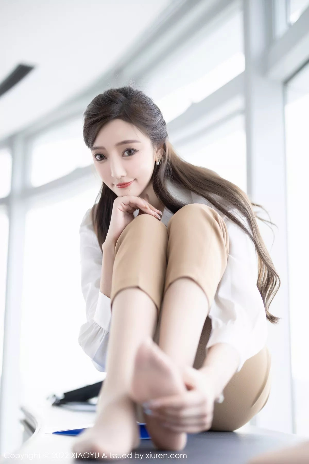 秀人集.com_[XiaoYu画语界]Vol.852_女神王馨瑶yanni性感白T配长裤半脱露粉色蕾丝内衣惹火诱惑写真81P