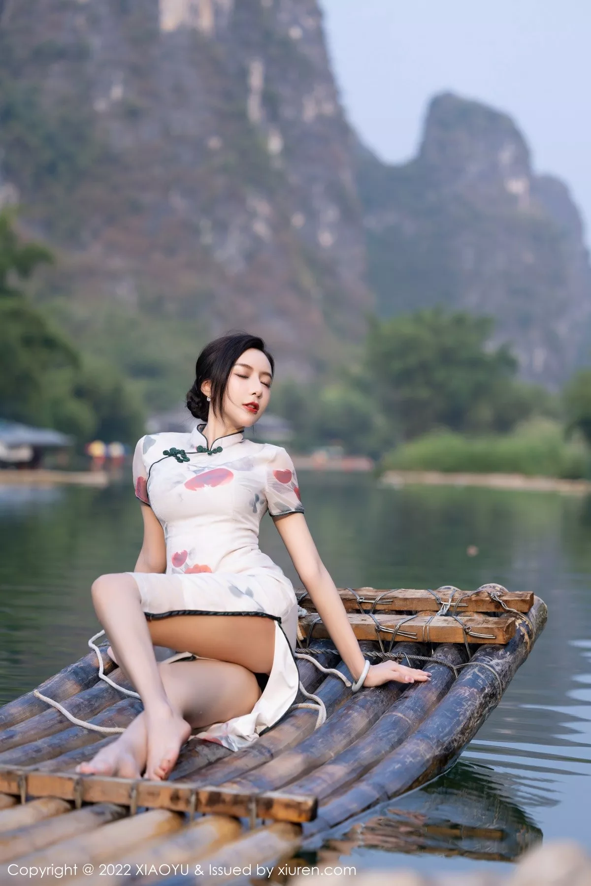 秀人集.com_[XiaoYu画语界]Vol.872_女神王馨瑶杭州旅拍脱旗袍露蓝灰色蕾丝内衣超薄肉丝诱惑写真83P