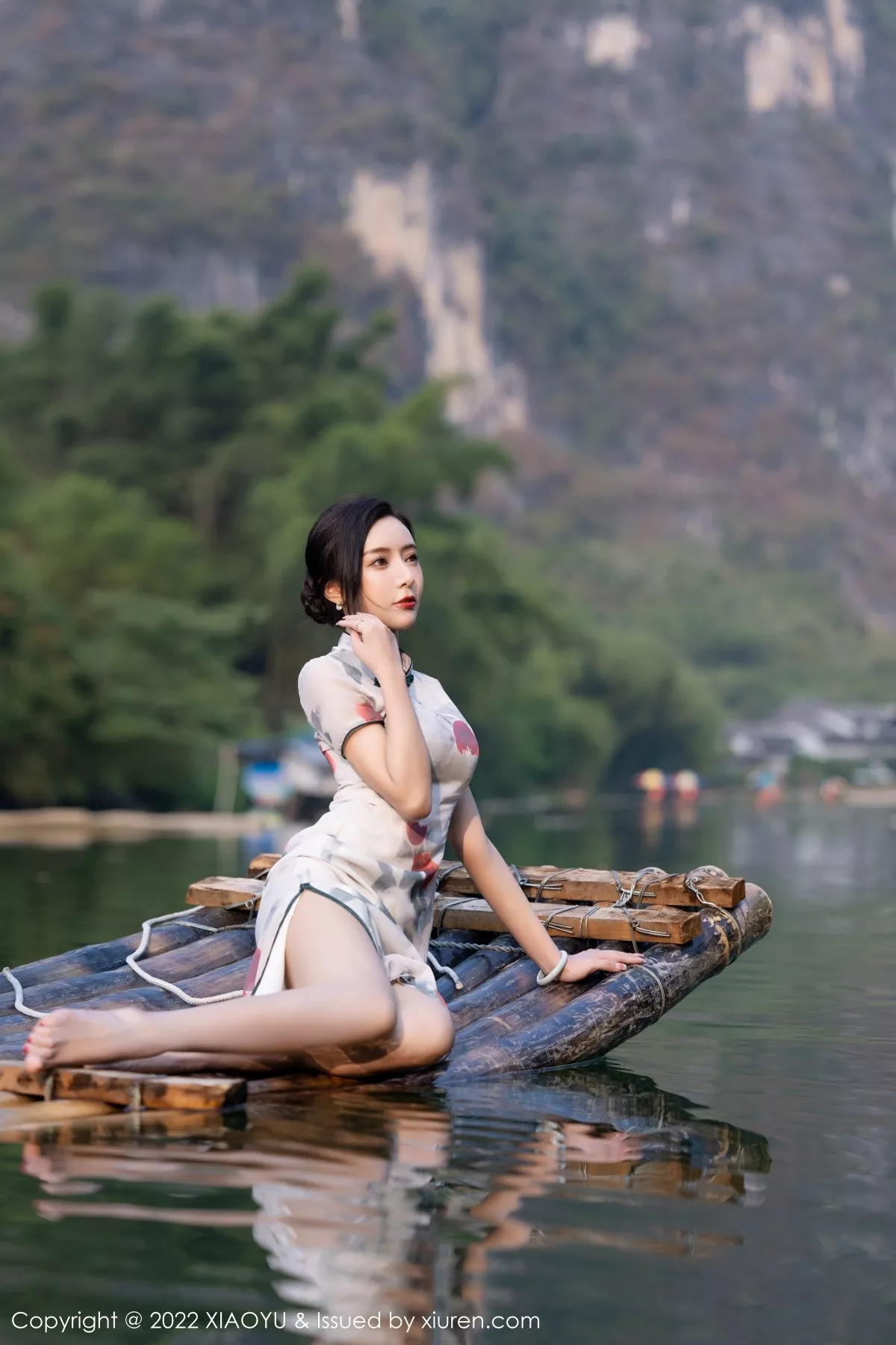 秀人集.com_[XiaoYu画语界]Vol.872_女神王馨瑶杭州旅拍脱旗袍露蓝灰色蕾丝内衣超薄肉丝诱惑写真83P