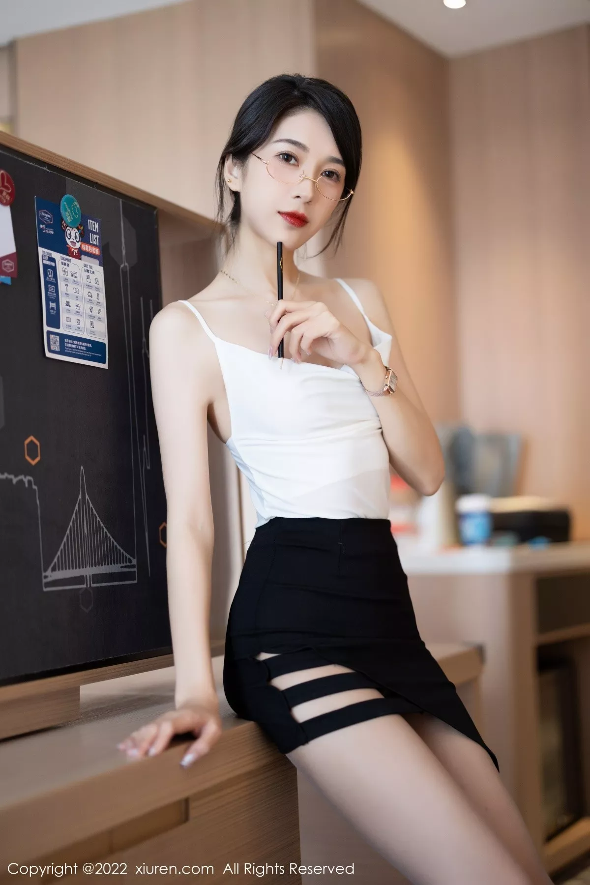 秀人集.com_[XiuRen秀人网]No.5656_模特林乐一白色吊带衣配黑短裙露开档灰丝秀曼妙身姿诱惑写真90P