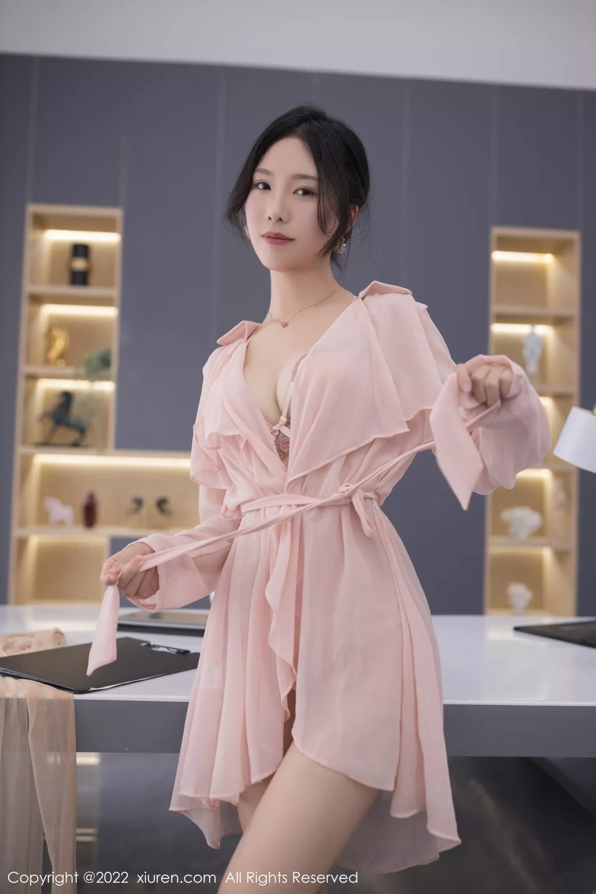 秀人集.com_[XiuRen秀人网]No.5657_模特利世职员装扮粉色薄透连衣裙露性感粉色蕾丝内衣诱惑写真77P