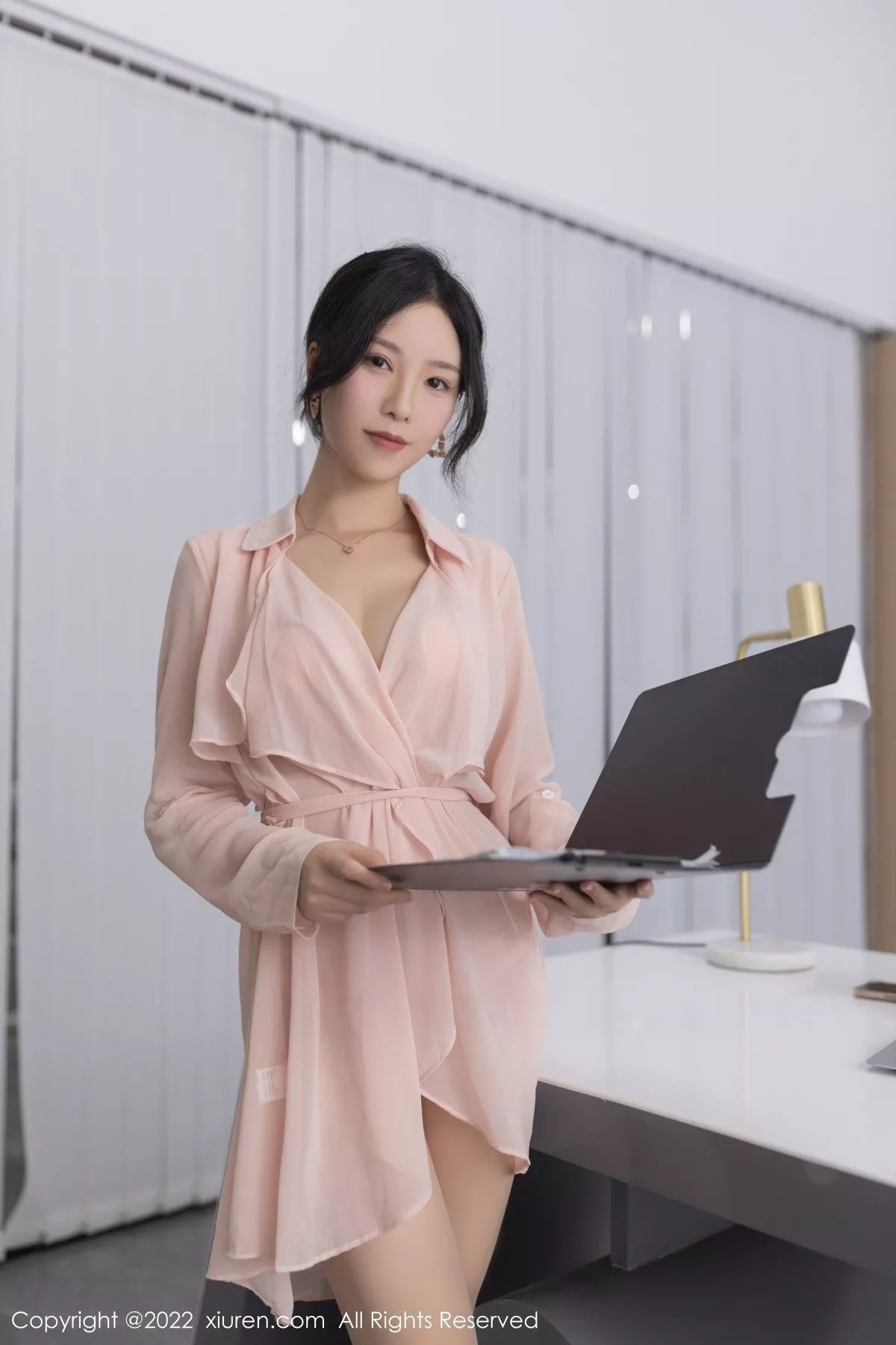 秀人集.com_[XiuRen秀人网]No.5657_模特利世职员装扮粉色薄透连衣裙露性感粉色蕾丝内衣诱惑写真77P