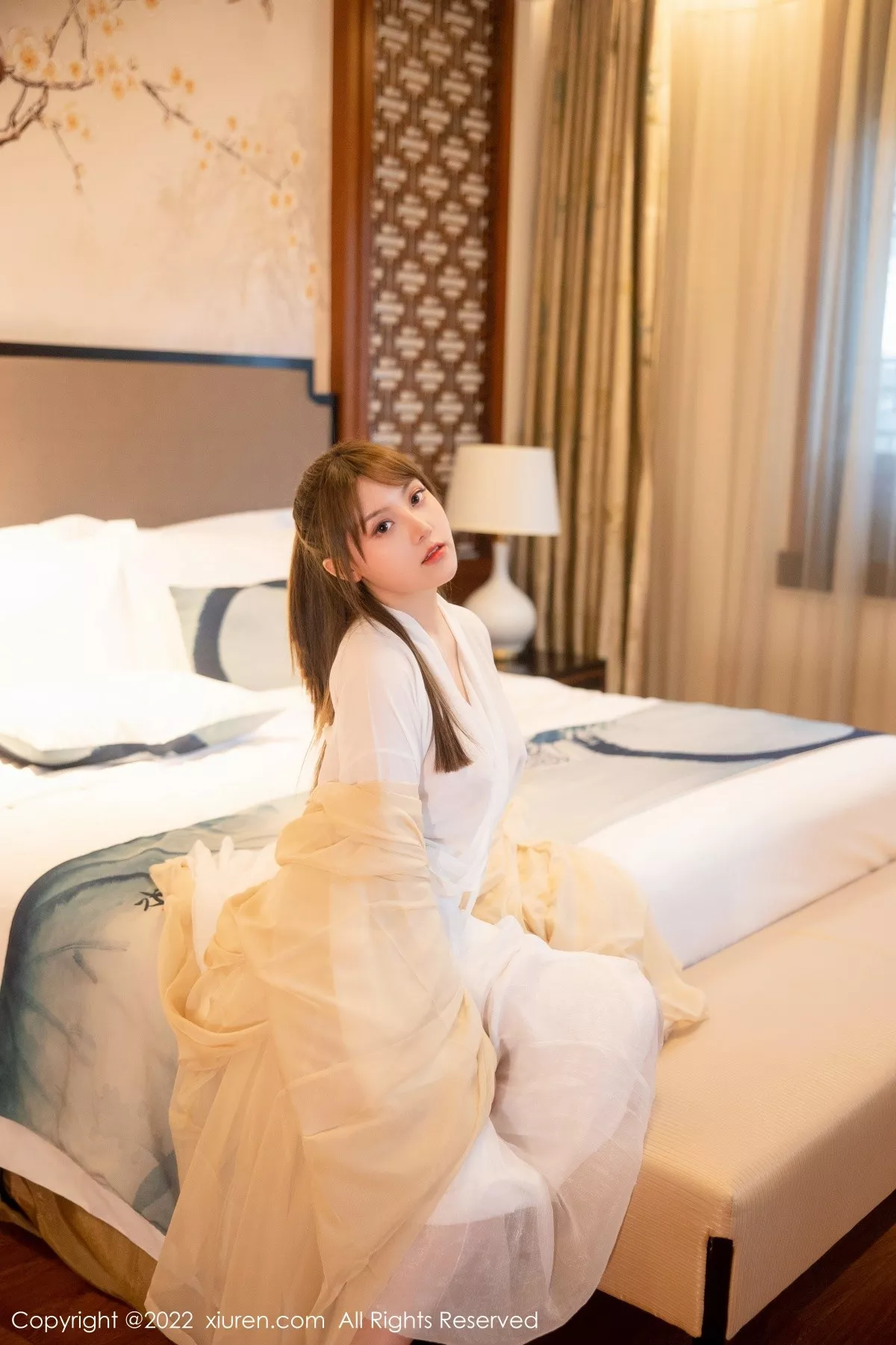 秀人集.com_[XiuRen秀人网]No.5653_模特豆瓣酱私房性感白色古装服饰半脱露白嫩豪乳惹火诱惑写真77P
