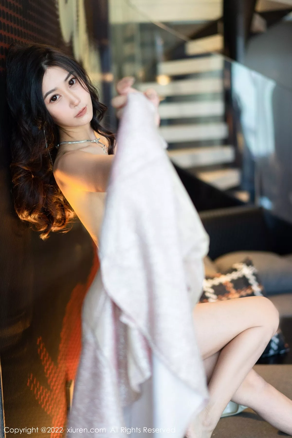 秀人集.com_[XiuRen秀人网]No.5659_模特Laura阿姣性感银色吊带短裙半脱秀惹火身材极致诱惑写真65P