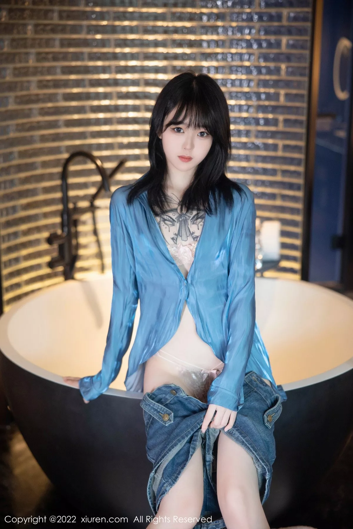 秀人集.com_[XiuRen秀人网]No.5662_模特奶瓶性感蓝色上衣配牛仔短裙半脱露浅色蕾丝内衣诱惑写真97P