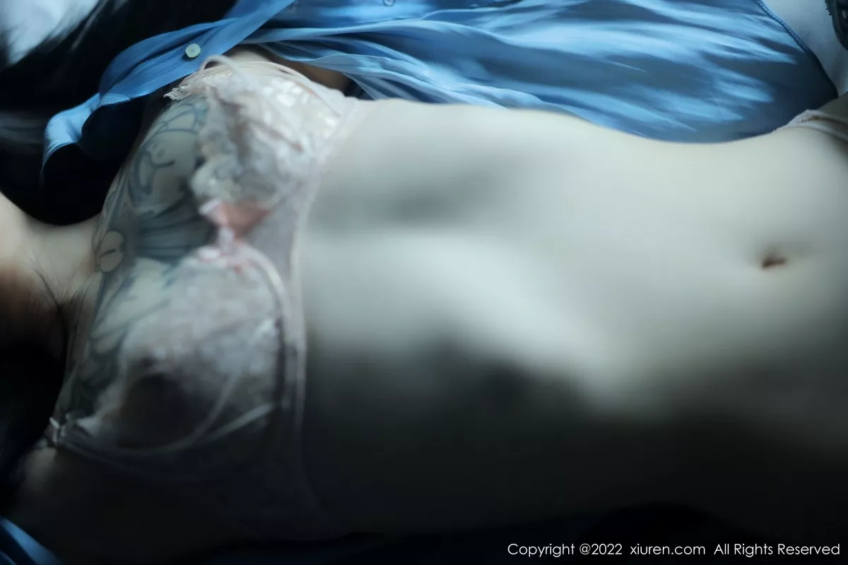 秀人集.com_[XiuRen秀人网]No.5662_模特奶瓶性感蓝色上衣配牛仔短裙半脱露浅色蕾丝内衣诱惑写真97P