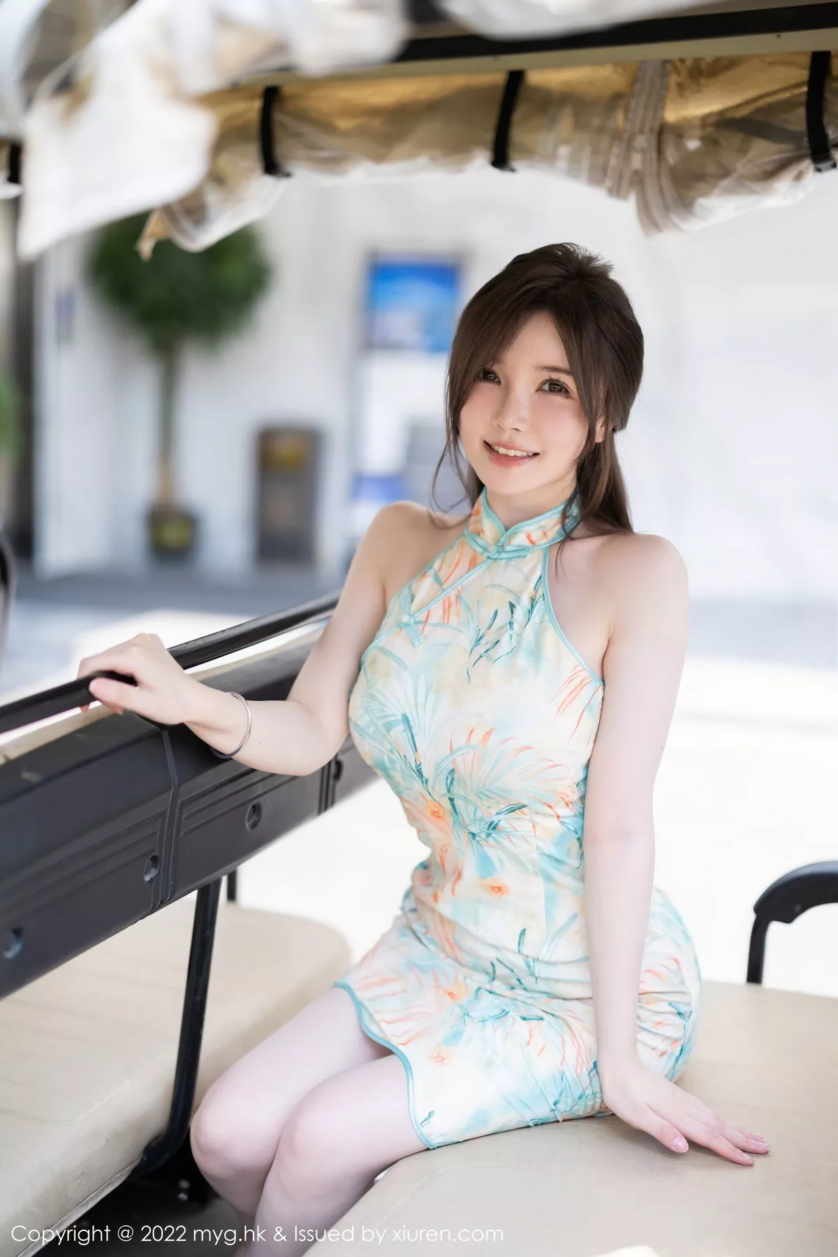 秀人集.com_[MyGirl美媛馆]Vol.640_模特糯美子MINIbabe心愿旅拍户外浅色旗袍秀完美身材诱惑写真67P