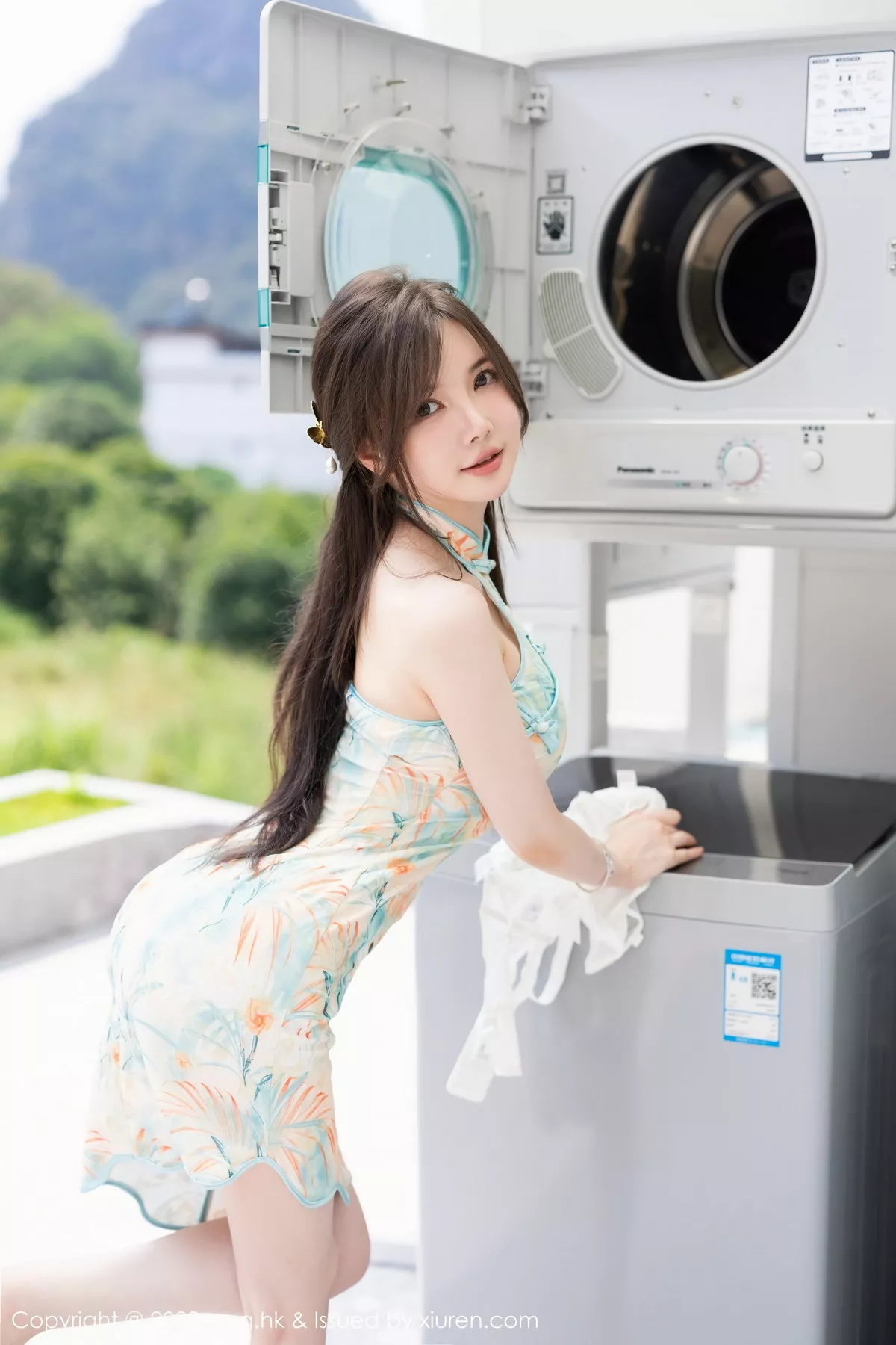 秀人集.com_[MyGirl美媛馆]Vol.640_模特糯美子MINIbabe心愿旅拍户外浅色旗袍秀完美身材诱惑写真67P