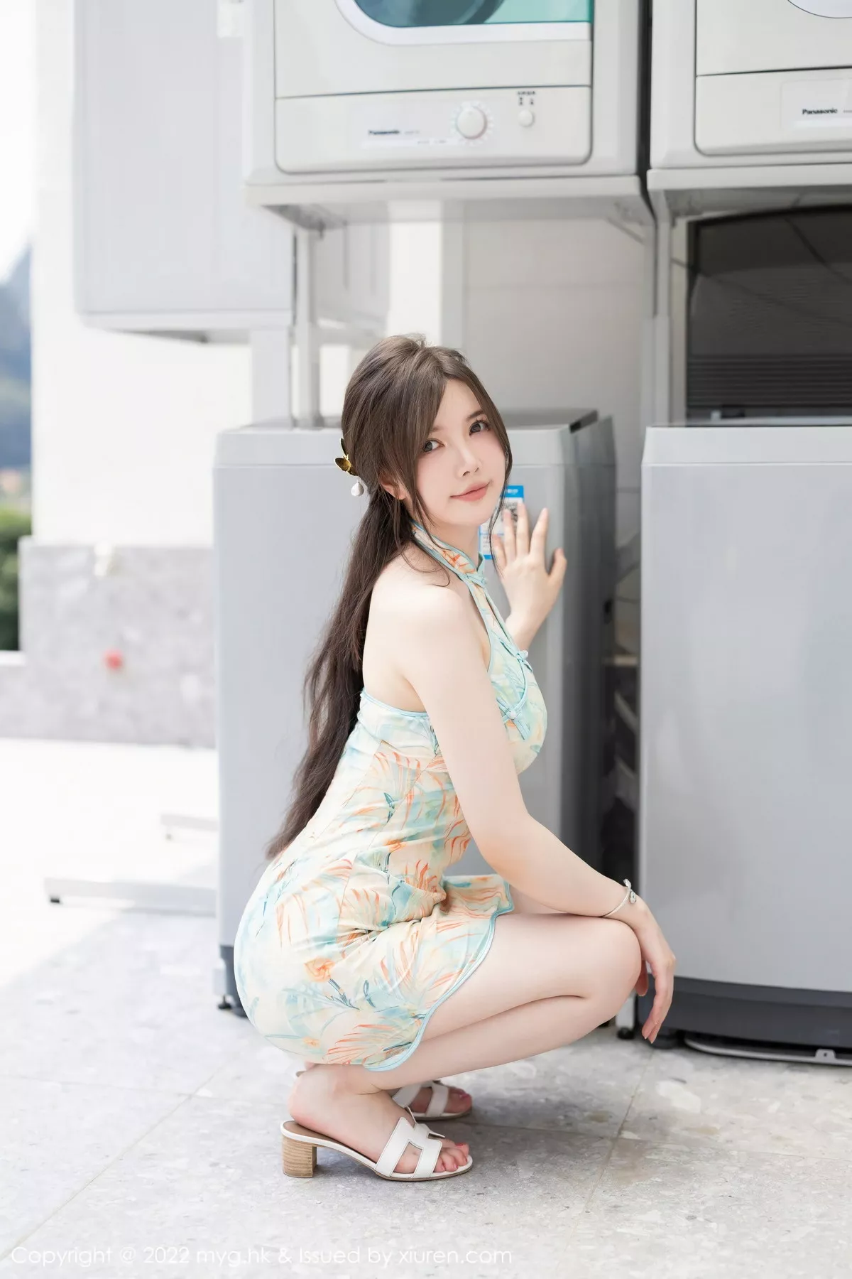 秀人集.com_[MyGirl美媛馆]Vol.640_模特糯美子MINIbabe心愿旅拍户外浅色旗袍秀完美身材诱惑写真67P