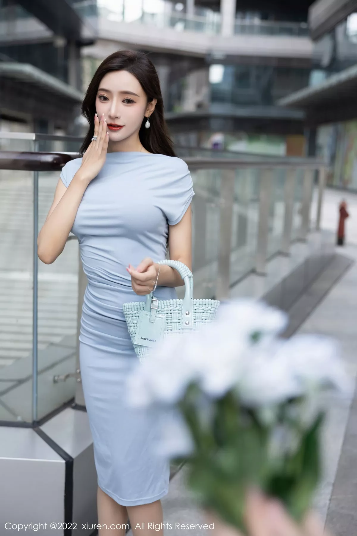 秀人集.com_[XiuRen秀人网]No.5674_女神王馨瑶yanni脱蓝灰连衣裙露紫色蕾丝内衣超薄肉丝诱惑写真90P